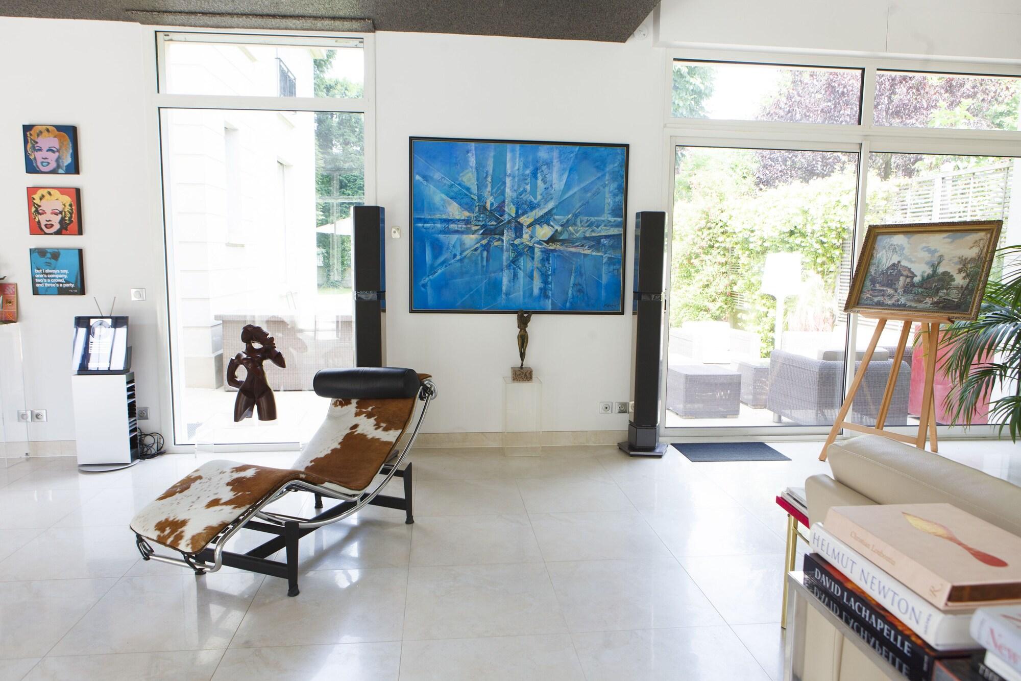 Vista Lobby Villa Castoria