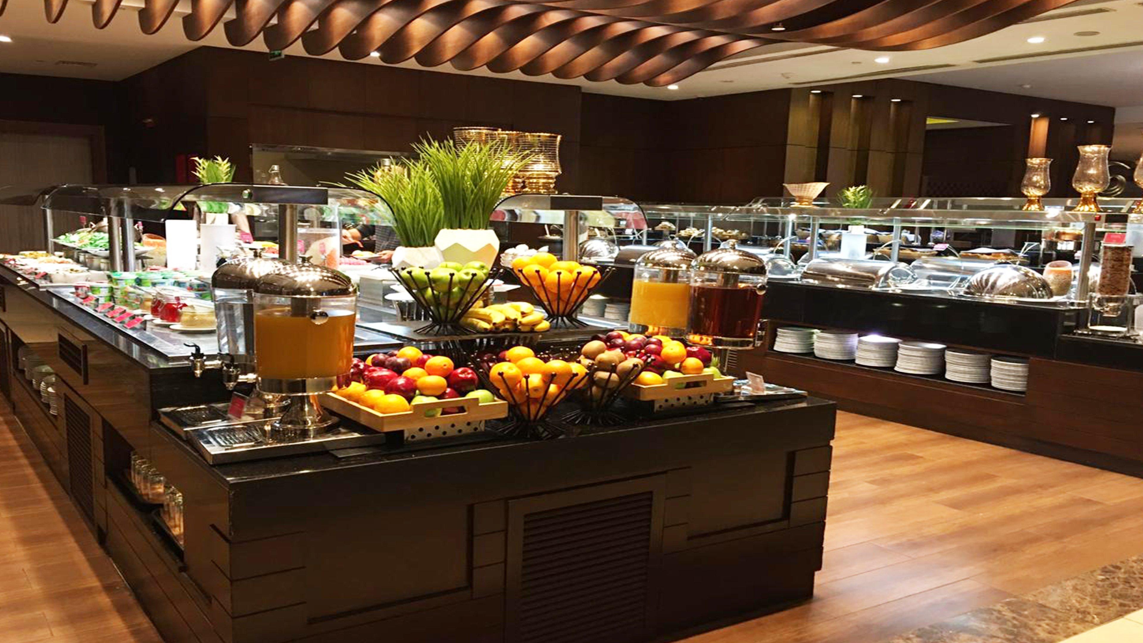 Restaurant Crowne Plaza Madinah by IHG