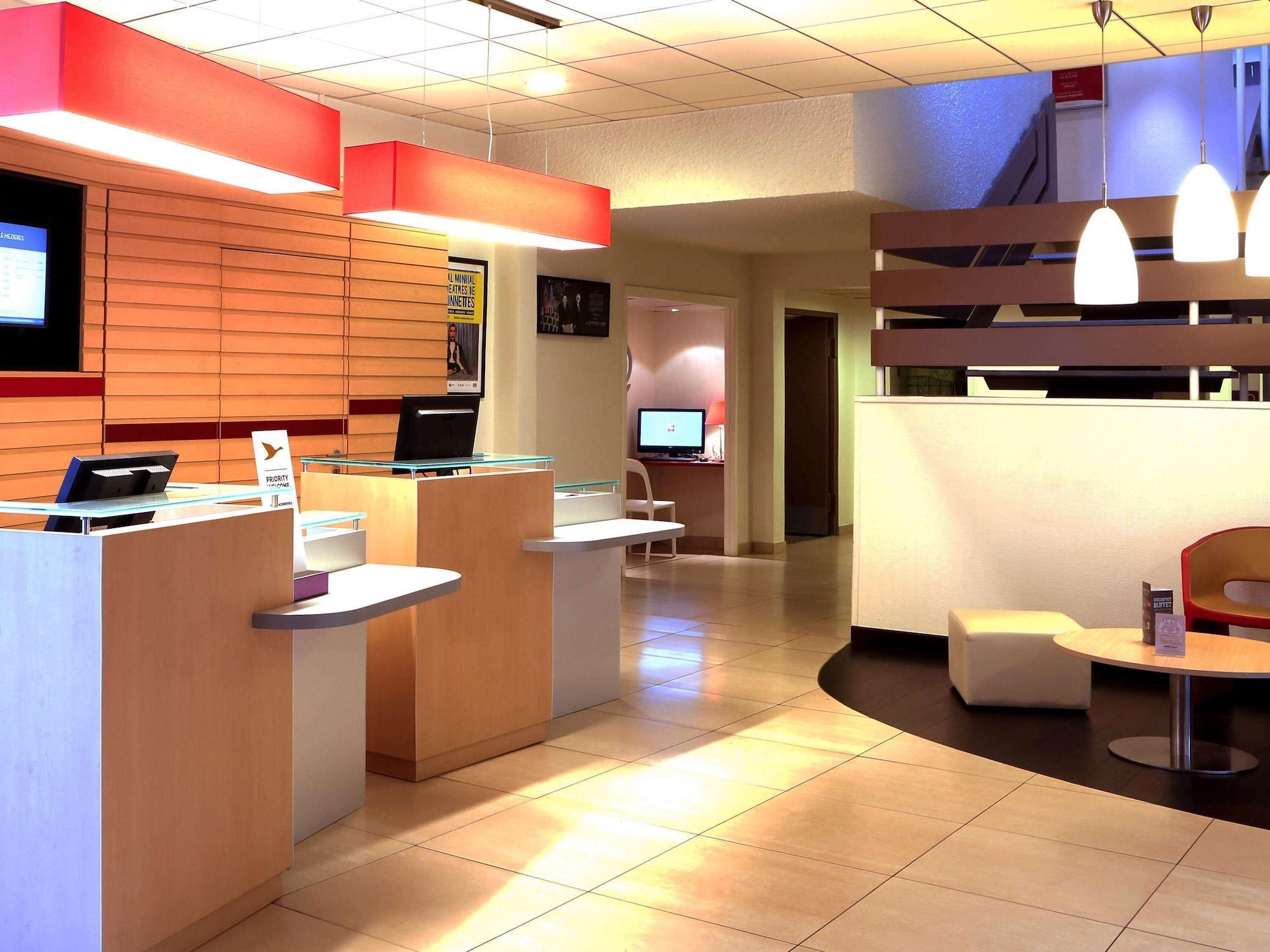 Vista Lobby ibis Charleville-Mezières