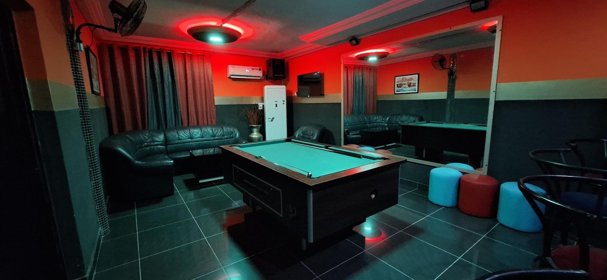 Instalaciones Recreativas Royal Blue Guest House & Bar