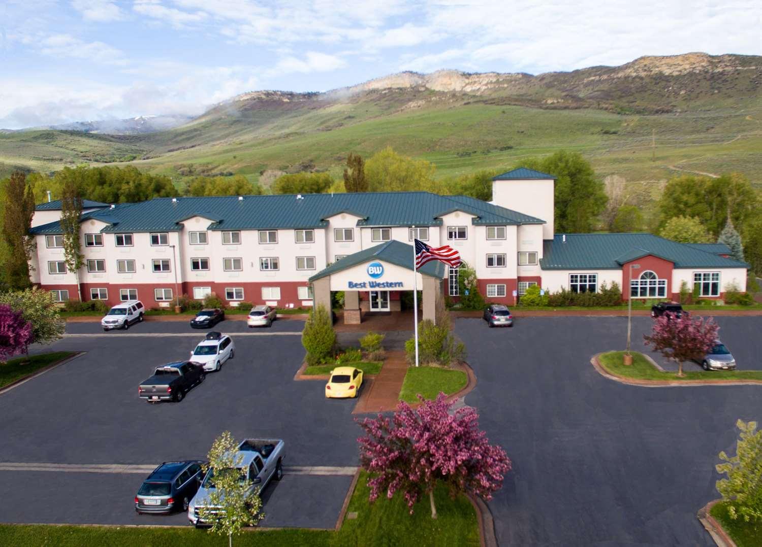 Vista Exterior BEST WESTERN Holiday Hills