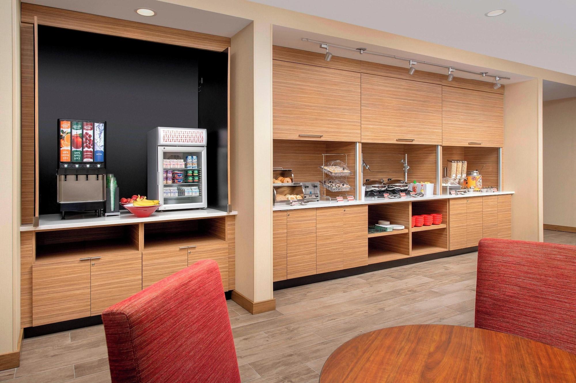 Restaurant TownePlace Suites by Marriott College Park