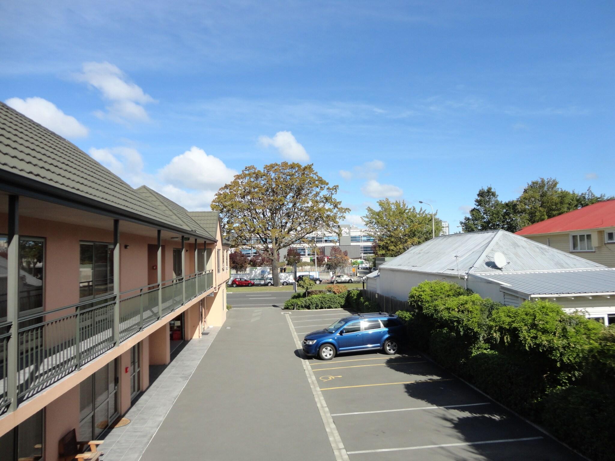 Varios Bealey Avenue Motel