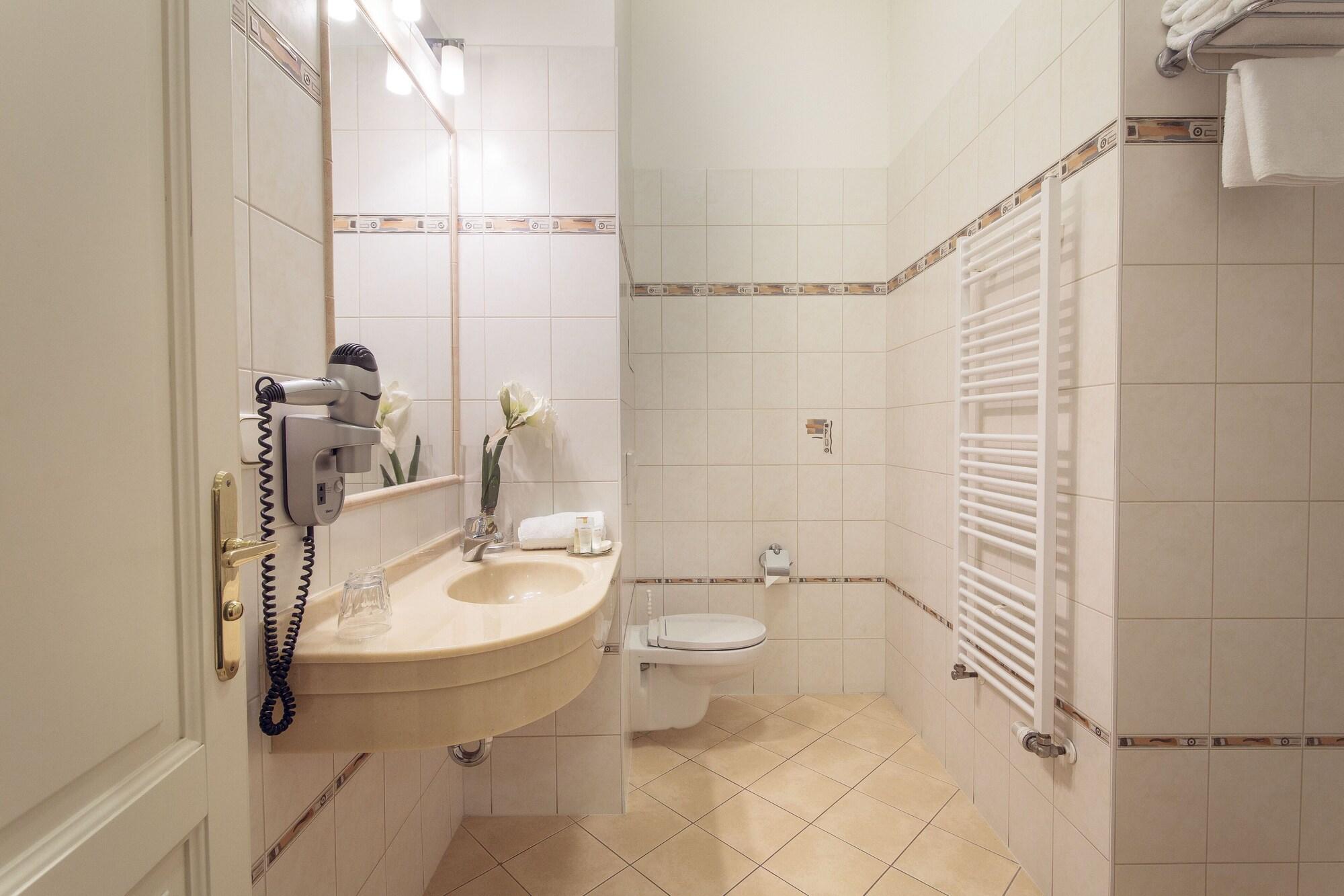 Equipamiento de Habitación Ontario Hotel Garni