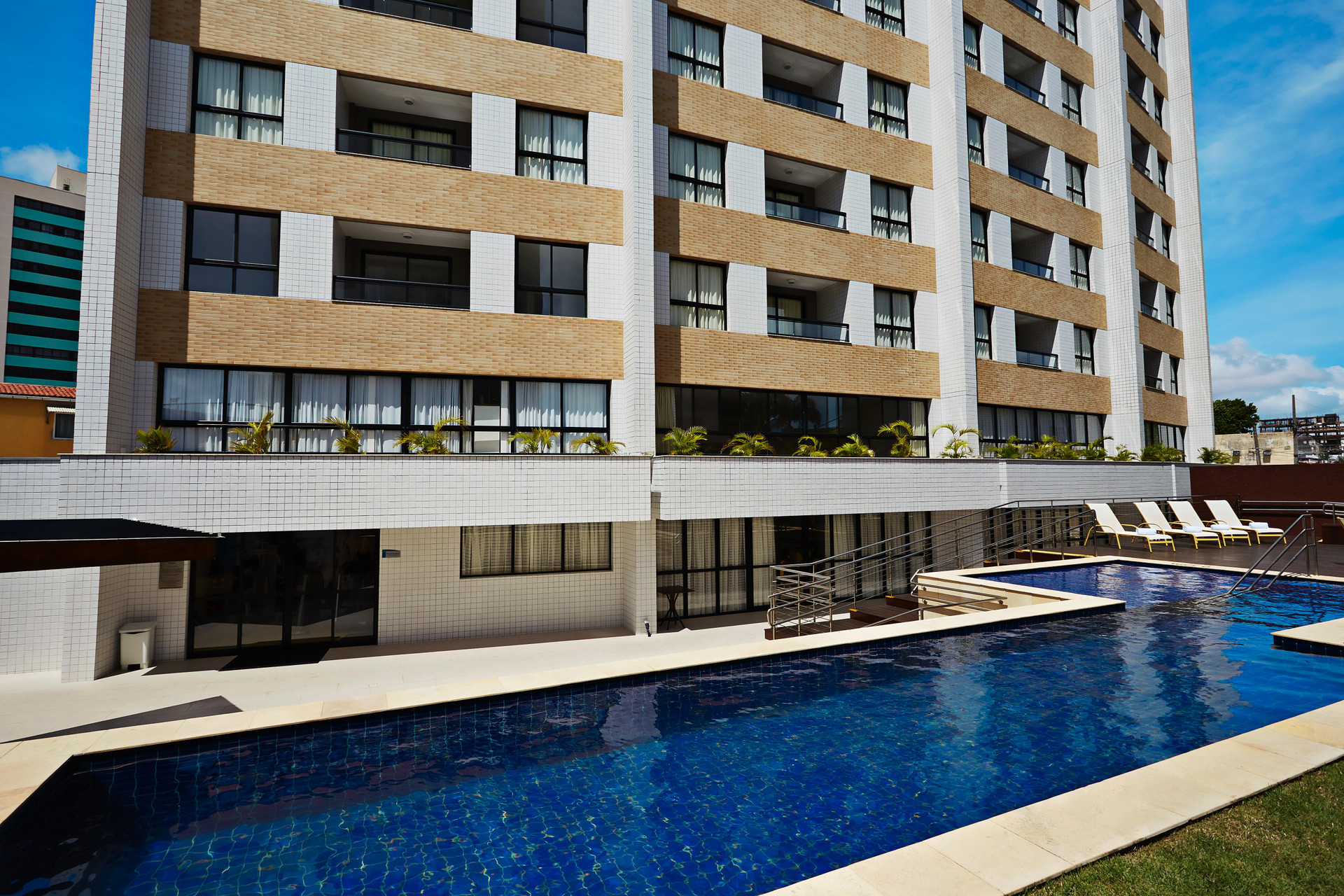 Vista Piscina Comfort Hotel & Suites Natal