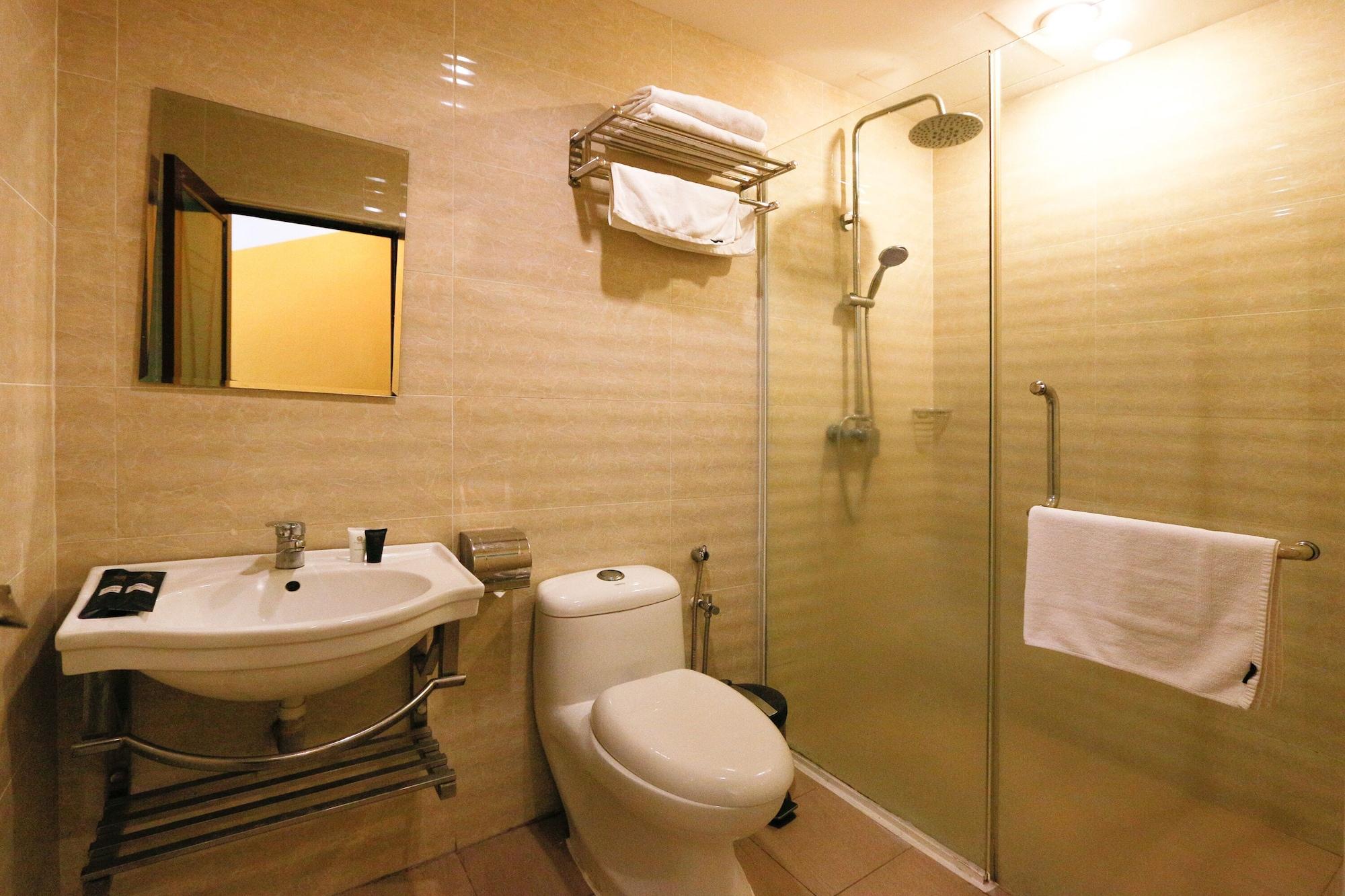 Equipamiento de Habitación Golden Roof Hotel Ampang Ipoh