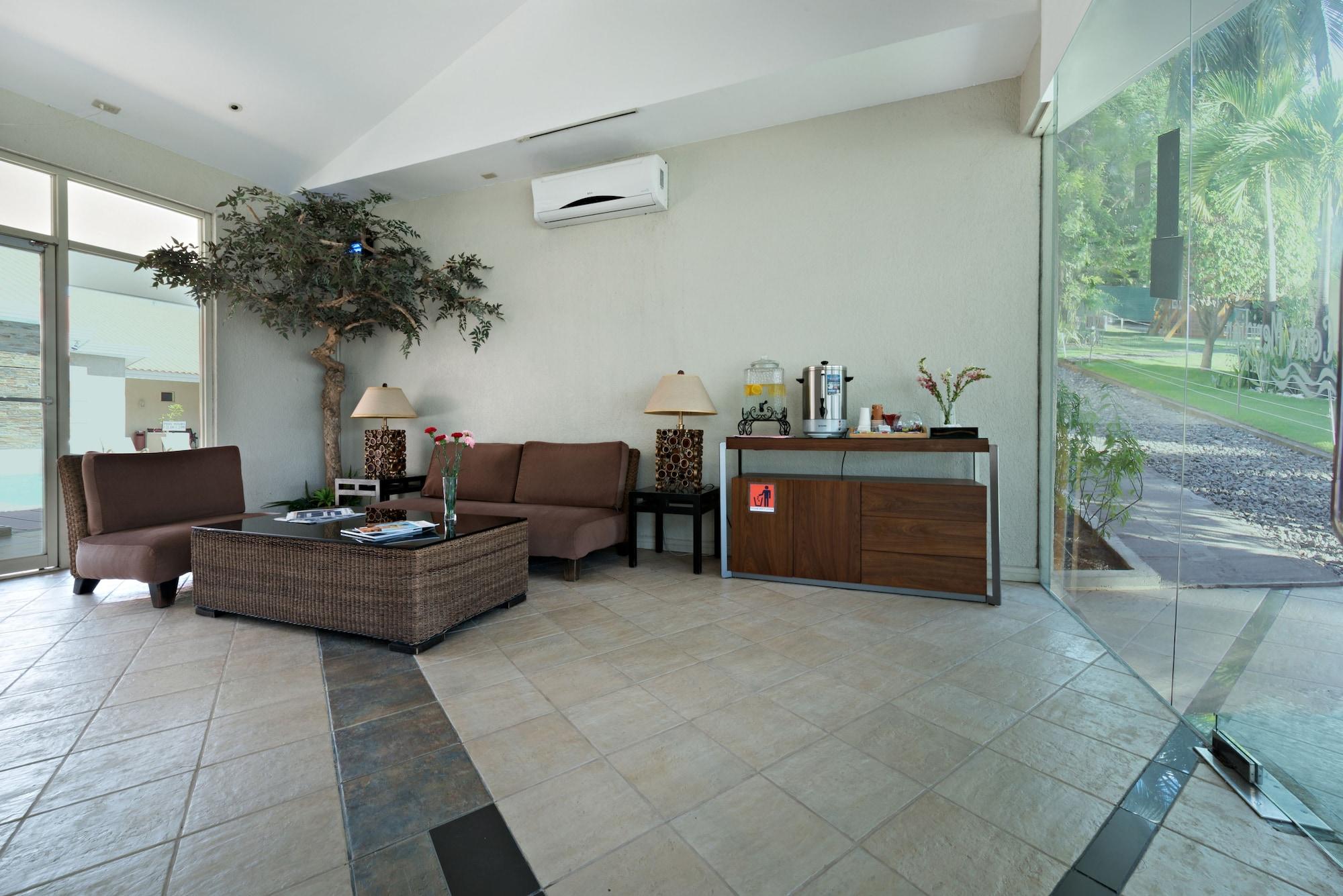 Vista Lobby Court Meridian Hotel and Suites