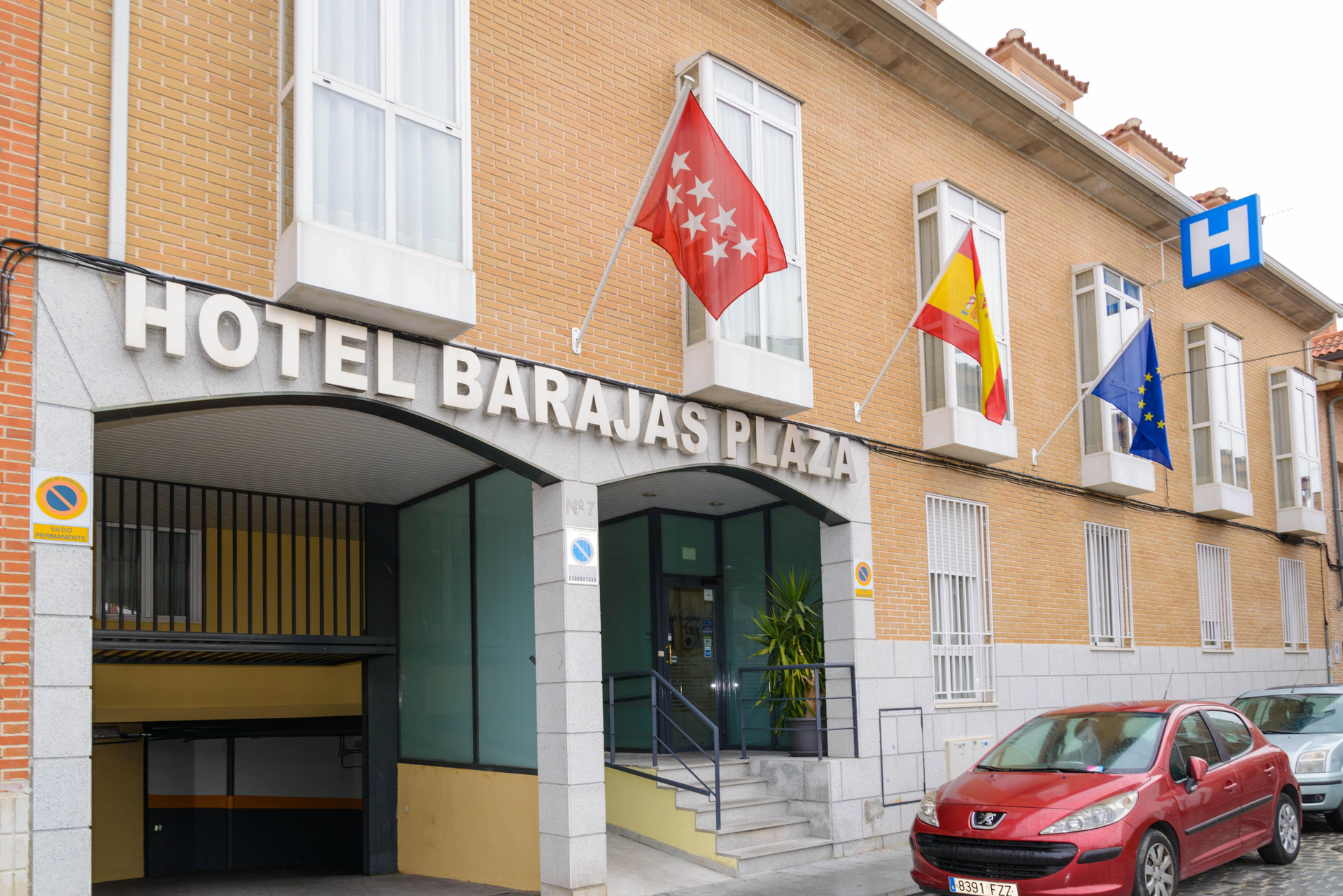 Vista Exterior Hotel Barajas Plaza Madrid
