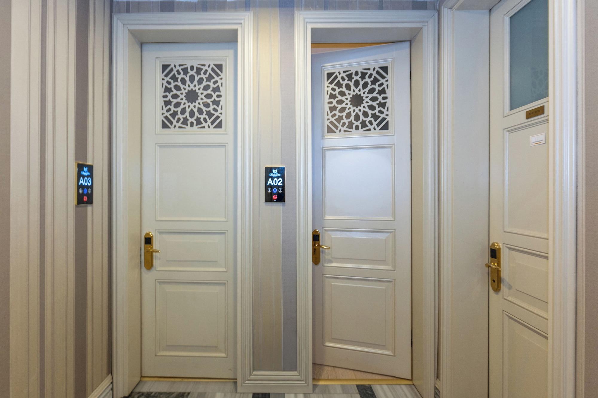 Varios Meserret Palace Hotel