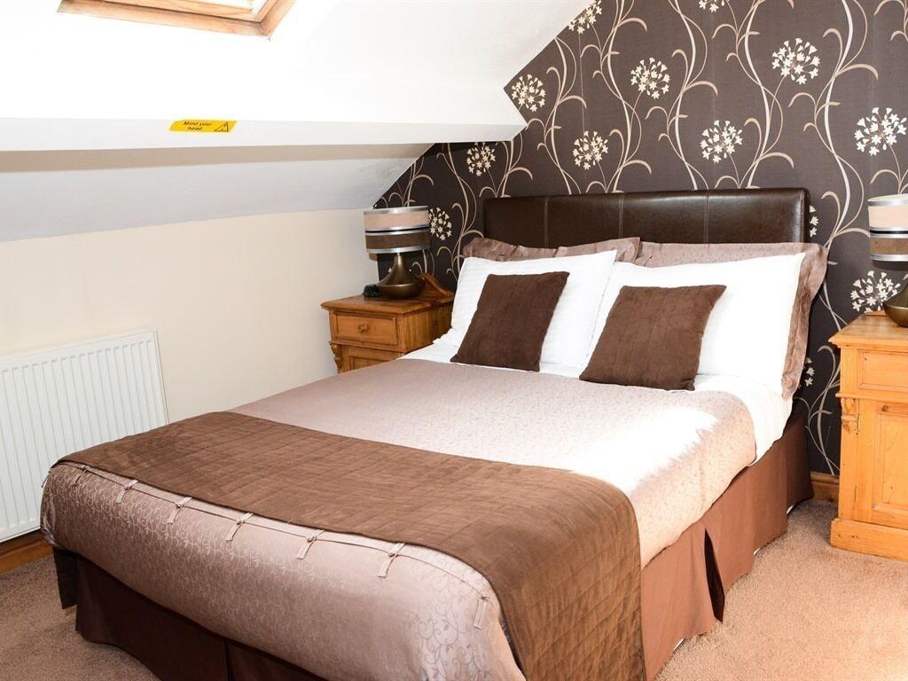 Varios Pinewood Guest House