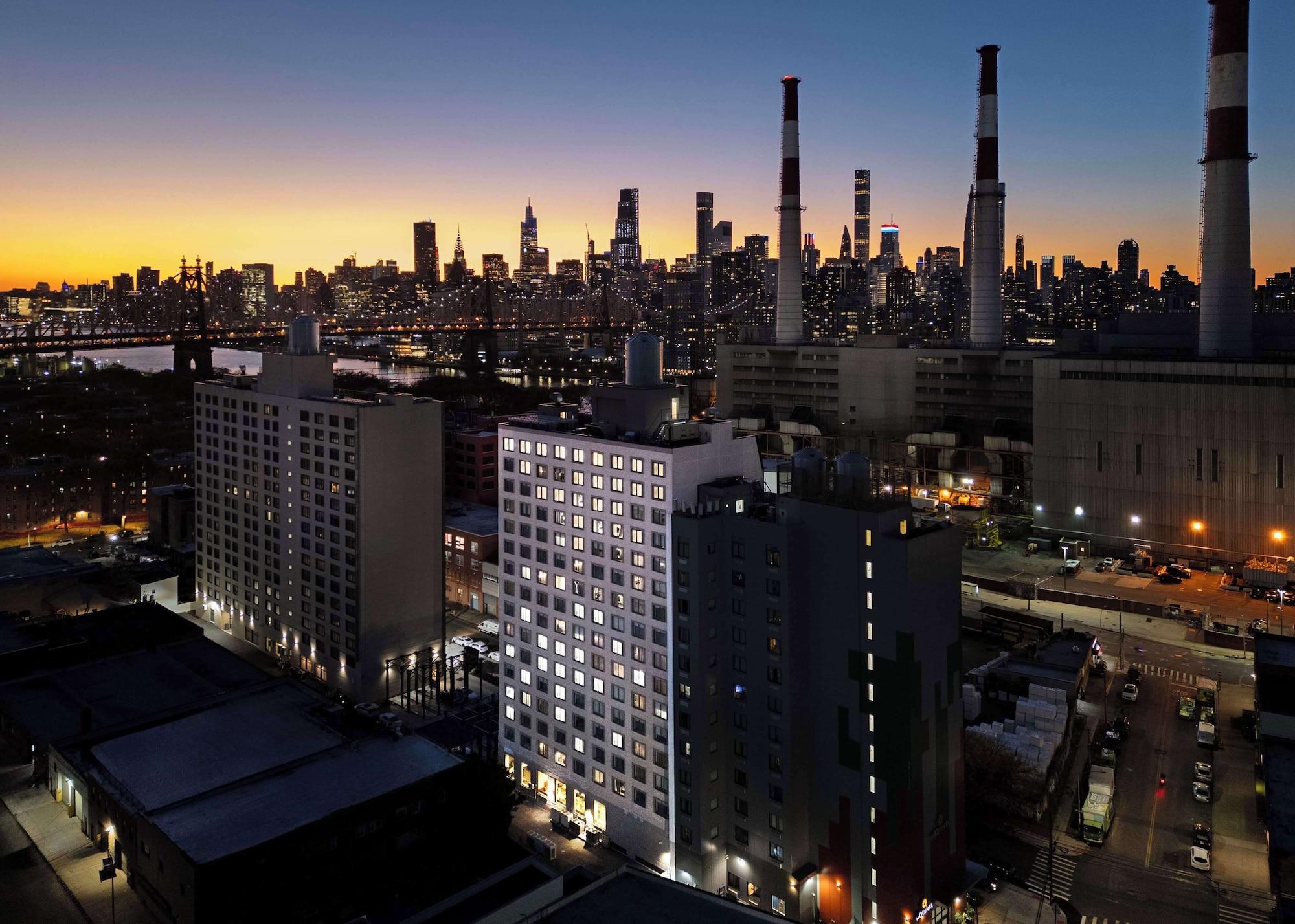 Vista Exterior DoubleTree by Hilton Long Island City, NY