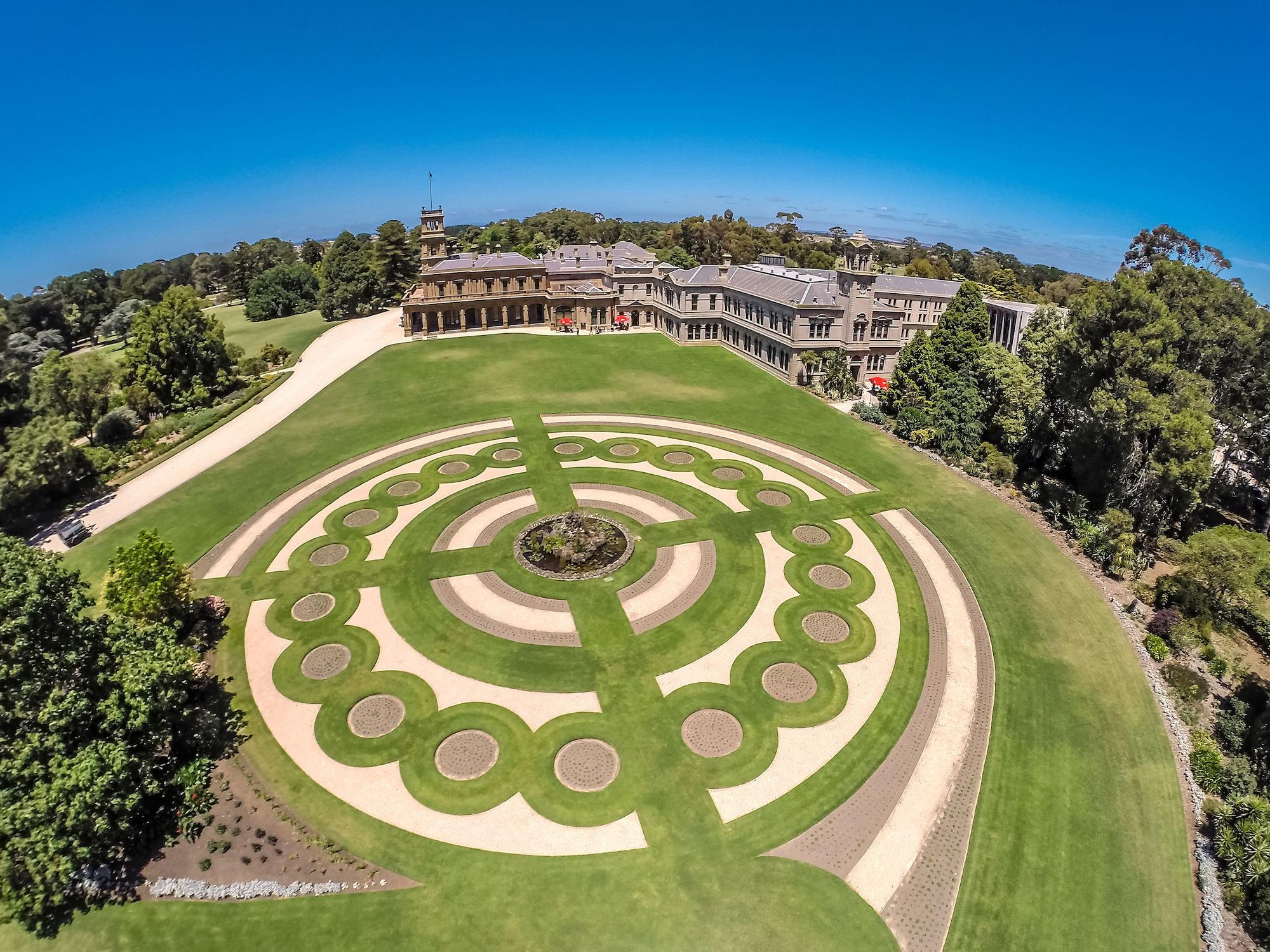 Vista Exterior Lancemore Mansion Hotel Werribee Park