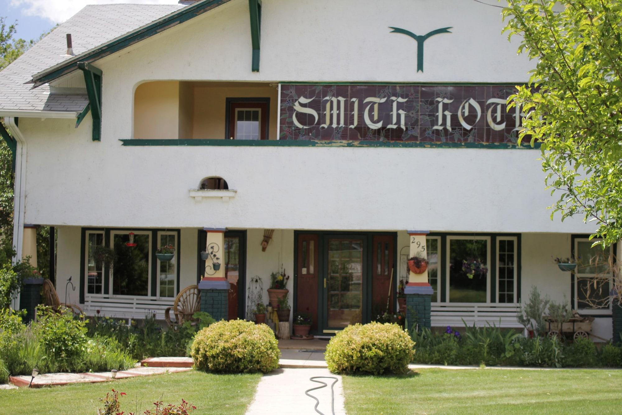 Vista Exterior Historic Smith Hotel B&B