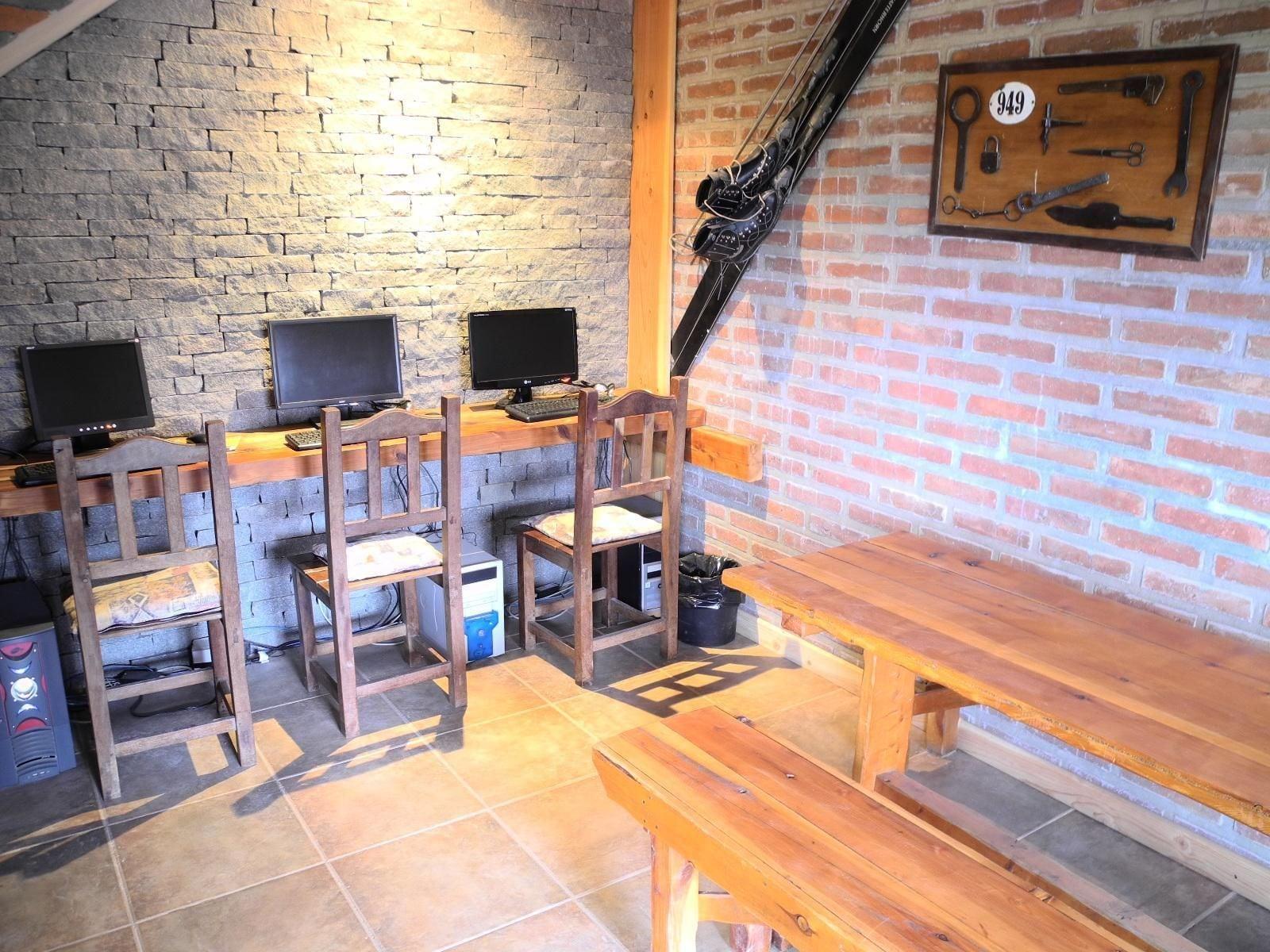 Restaurant Periko's Youth Hostel