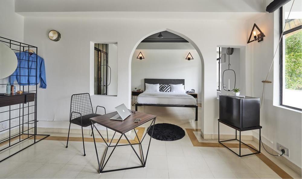 Varios LetsBunk Poshtel