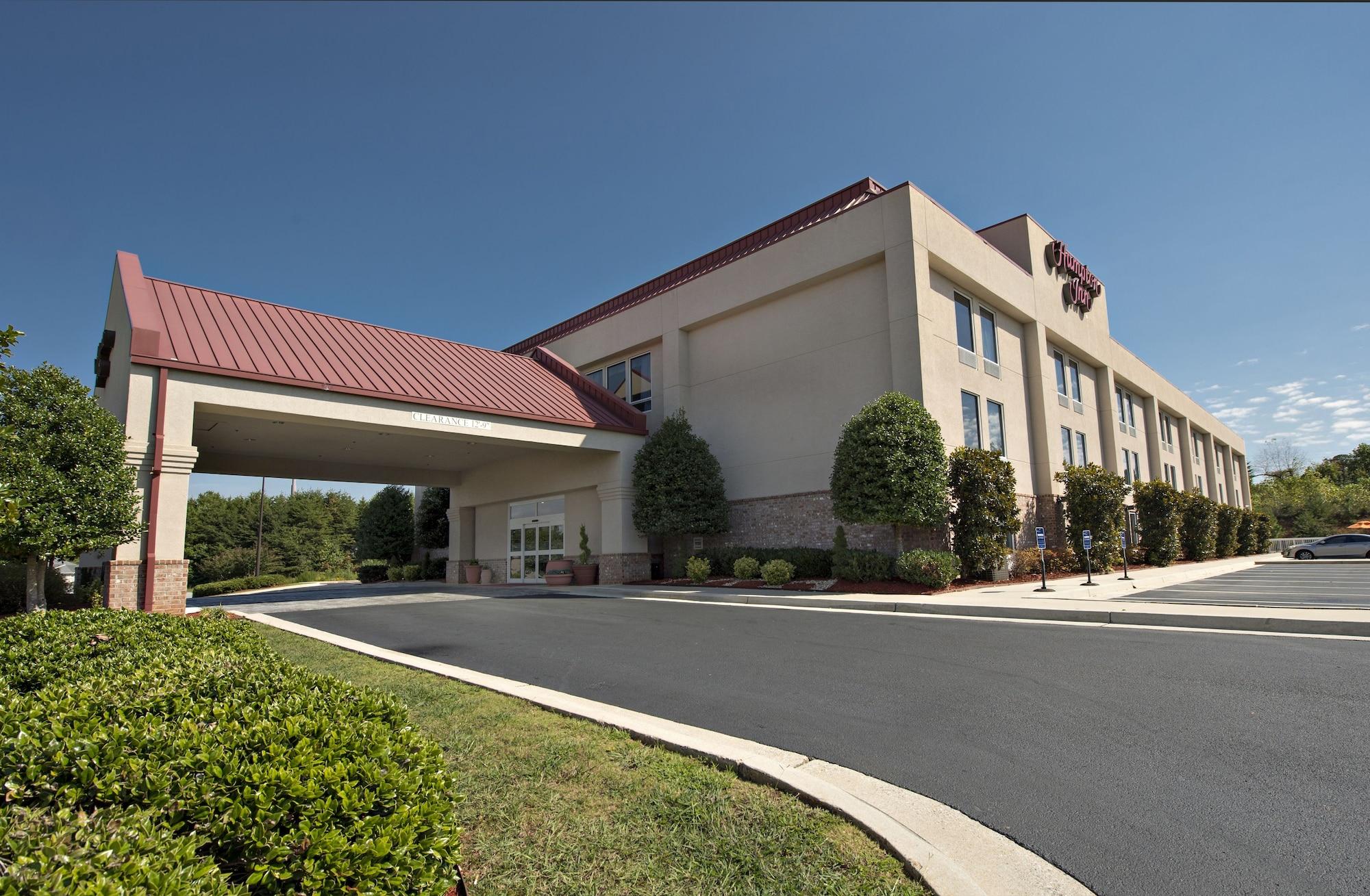Vista Exterior Hampton Inn Cornelia
