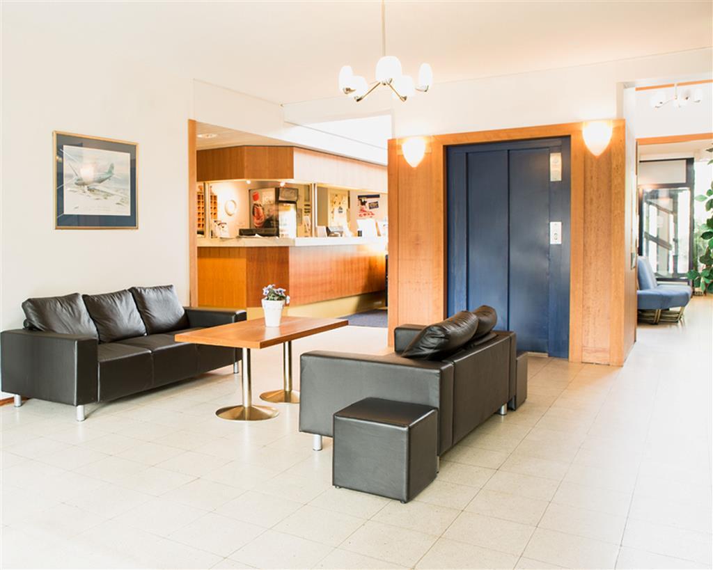 Vista Lobby Airport Hotel Pilotti