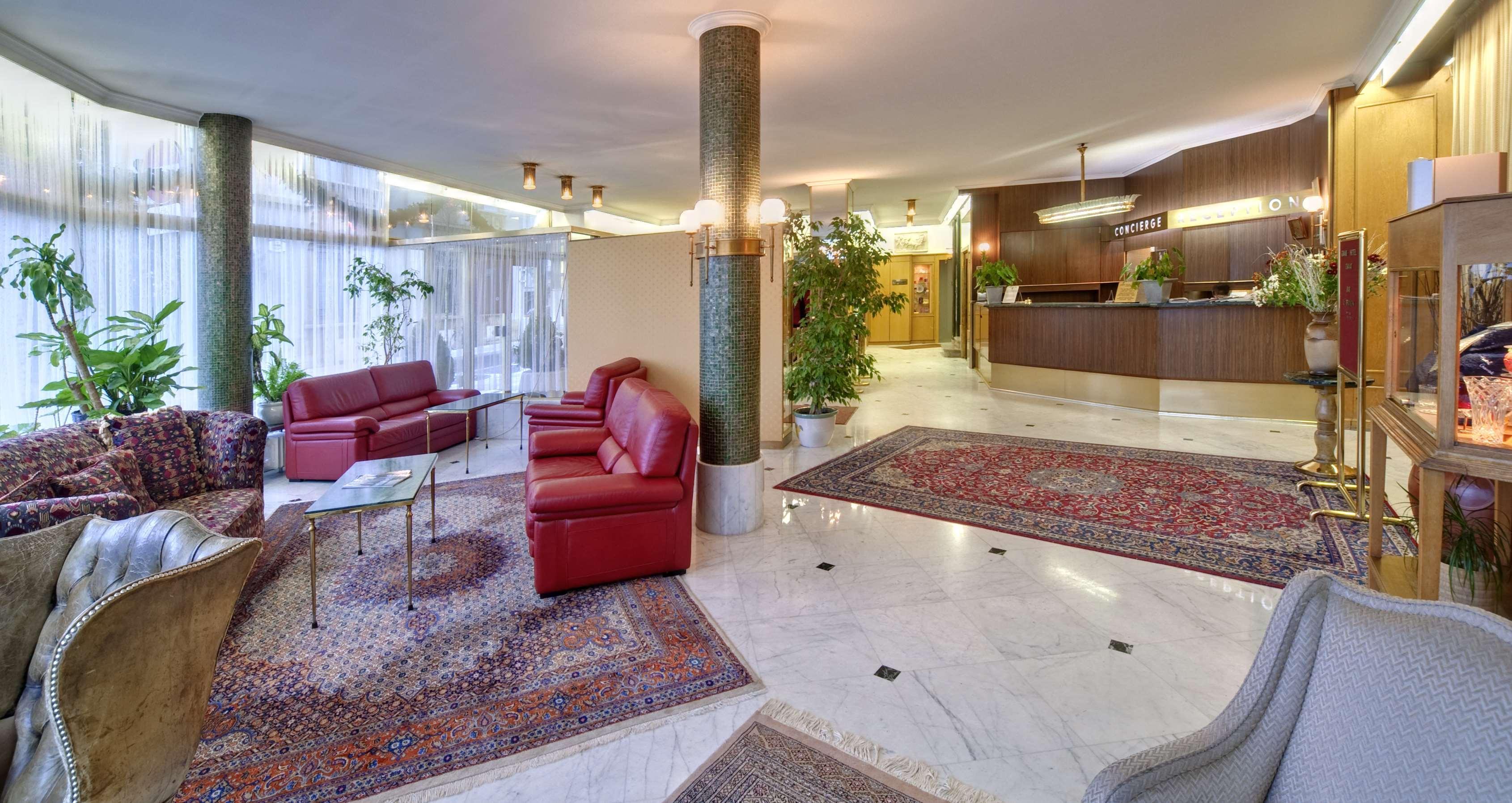 Vista Lobby Grand Hotel Cravat