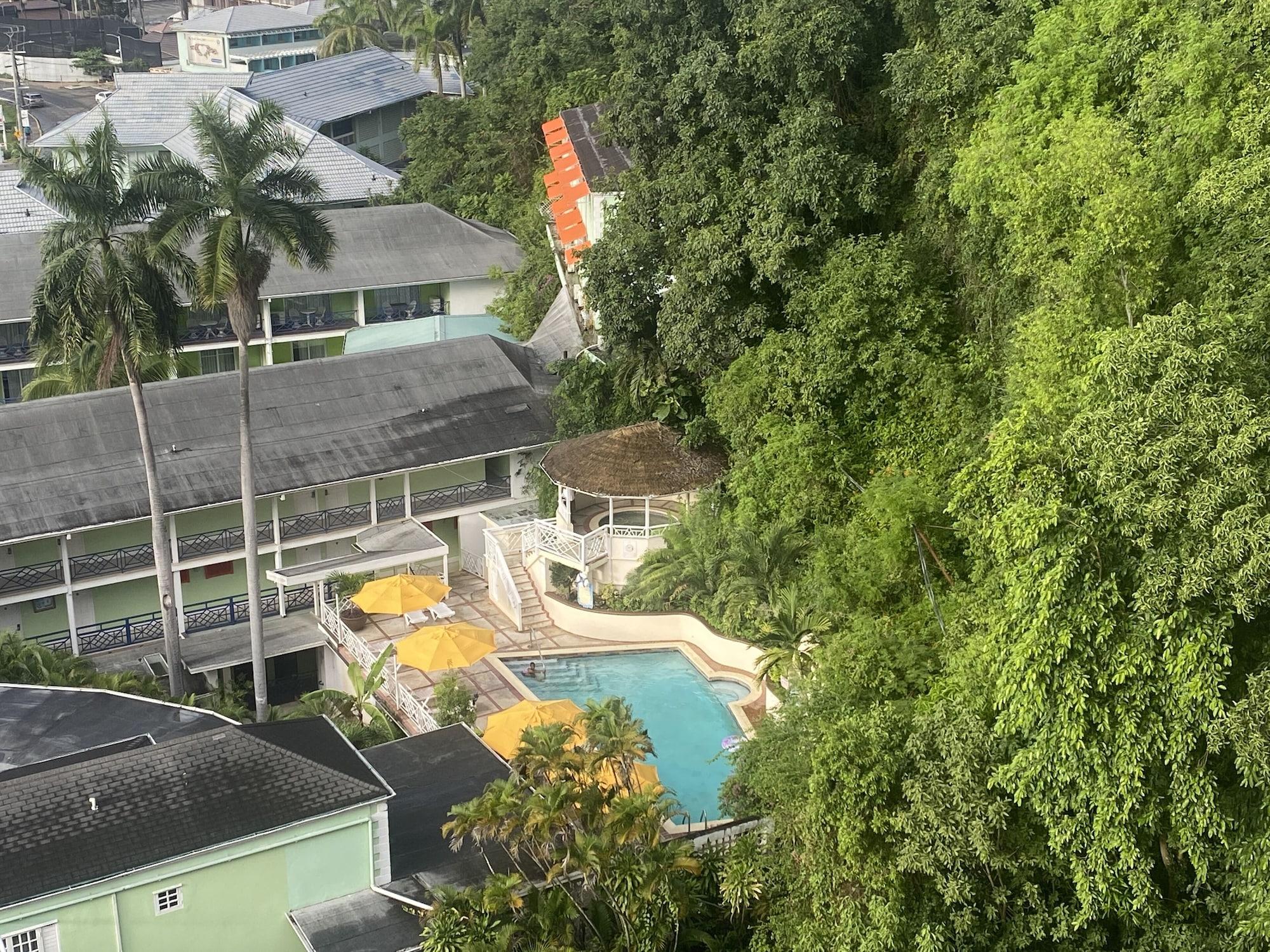 Vista Exterior Montego Bay Club Apartments
