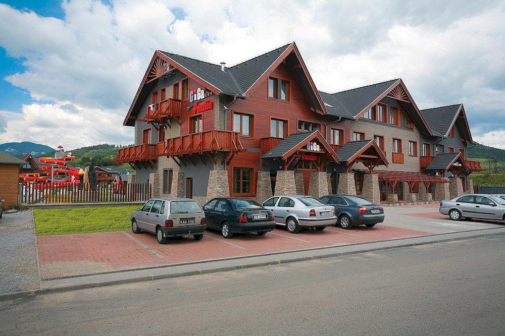 Vista Exterior Gino Paradise Bešenová