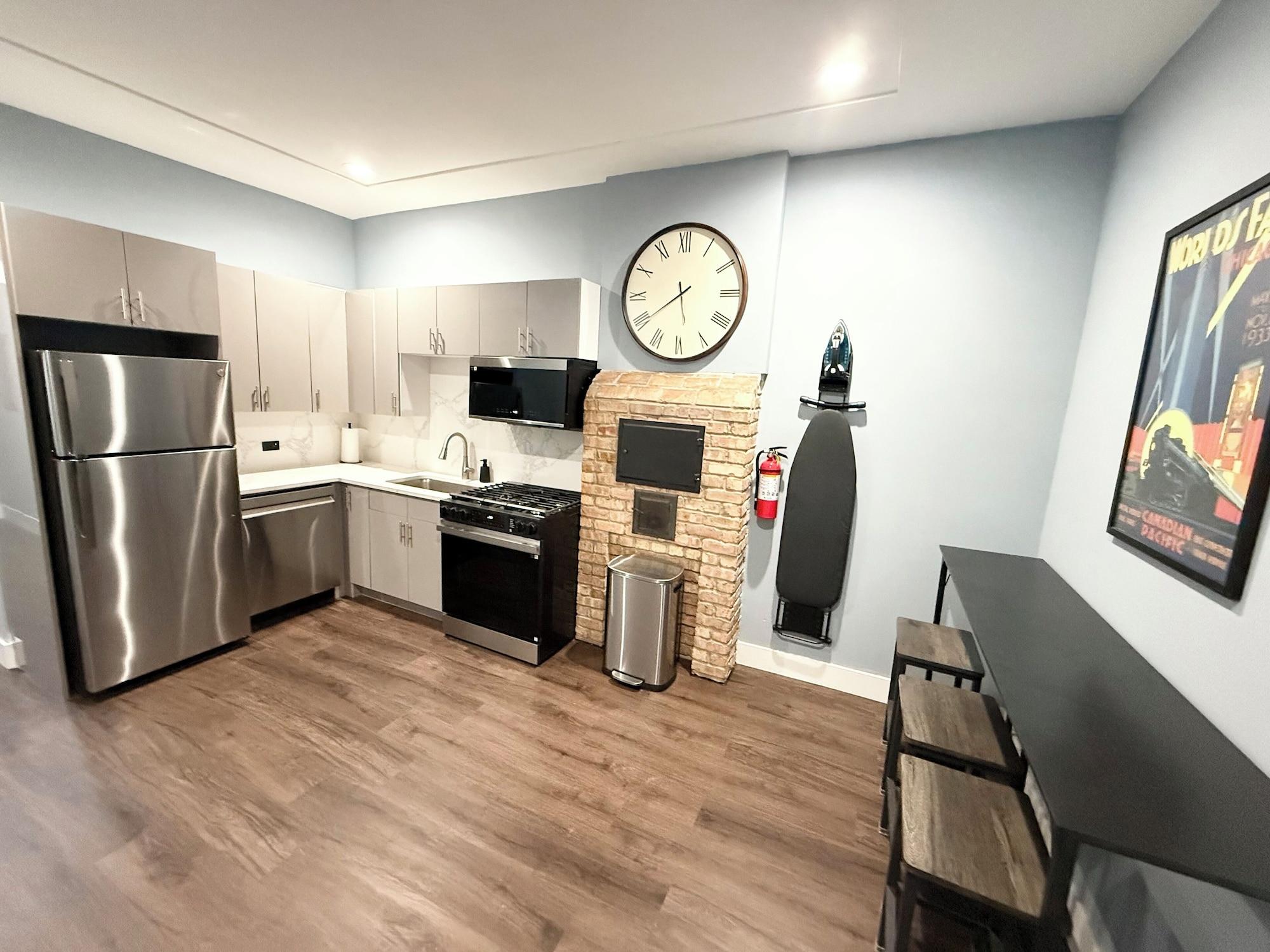 Comodidades del Alojamiento The Den Hotel