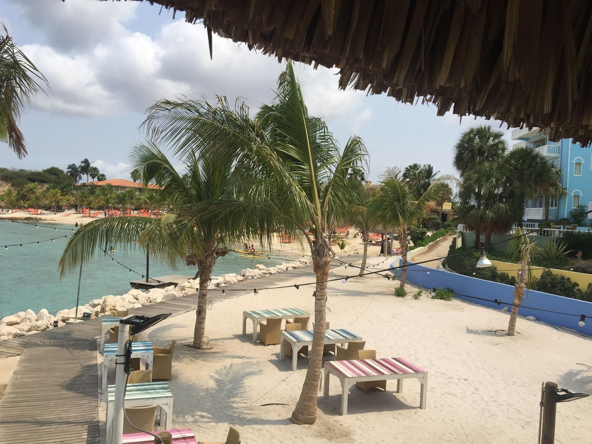 Vista Exterior Blue Bay Beach Villas