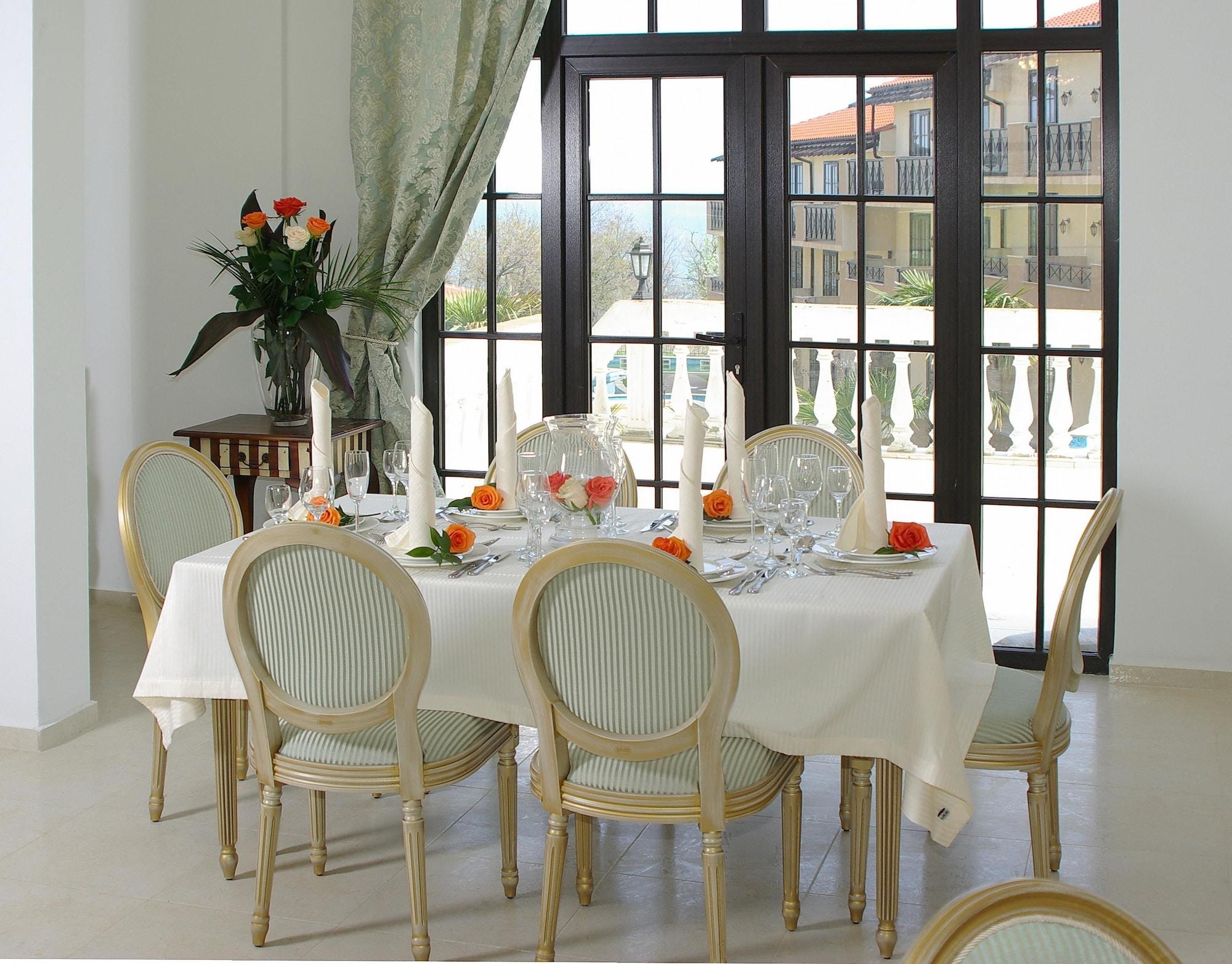 Restaurant The Cliff Beach & SPA Hotel