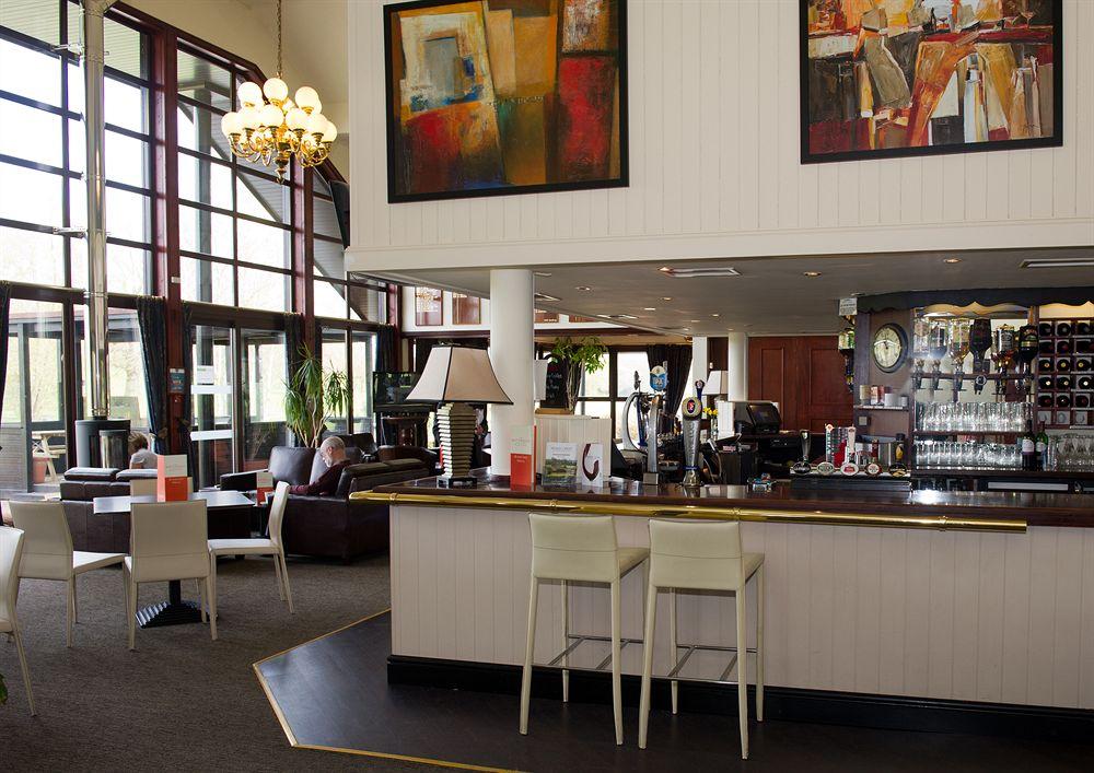 Bar/Salón Weald of Kent
