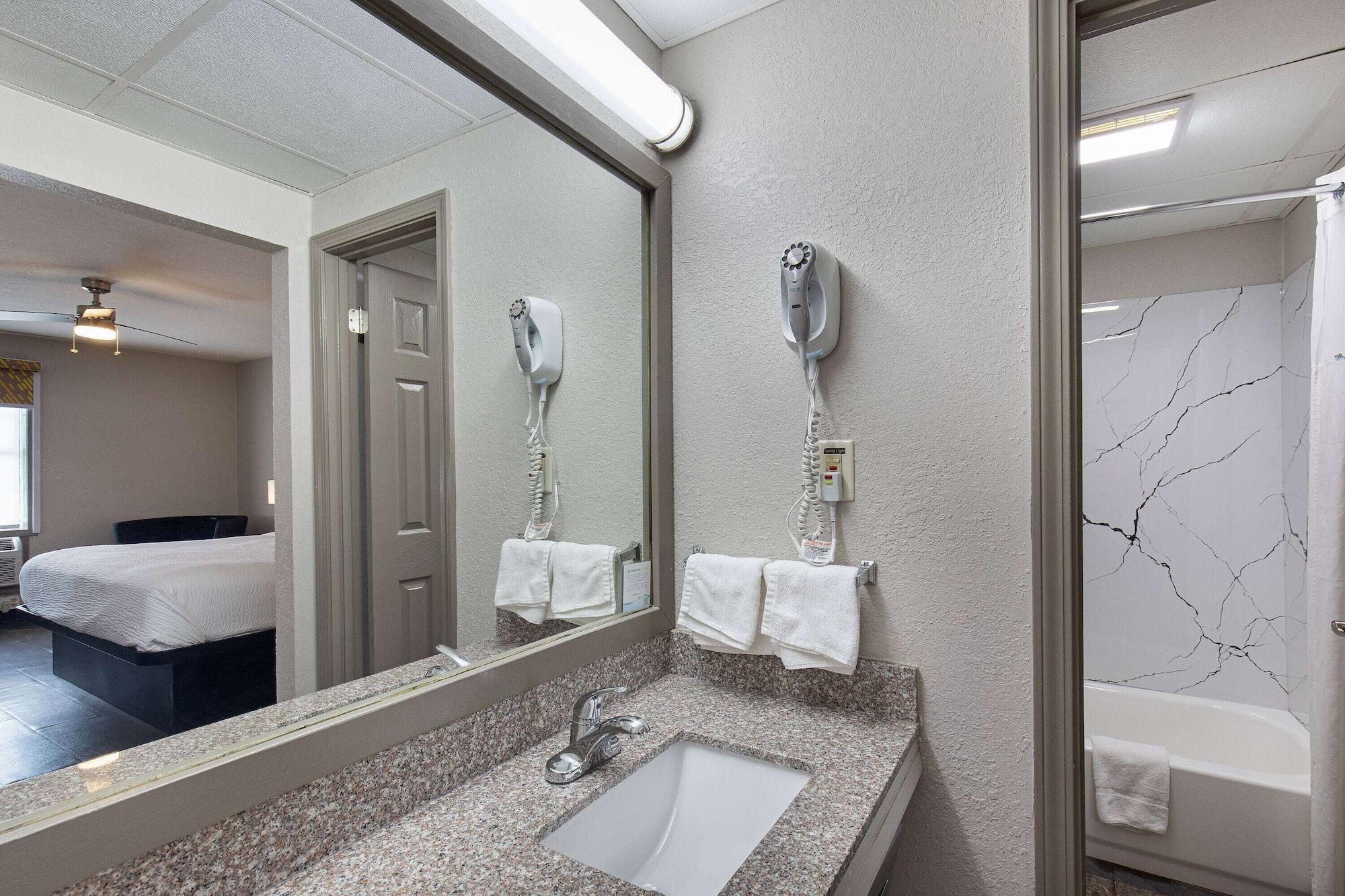 Equipamiento de Habitación Days Inn by Wyndham Holladay