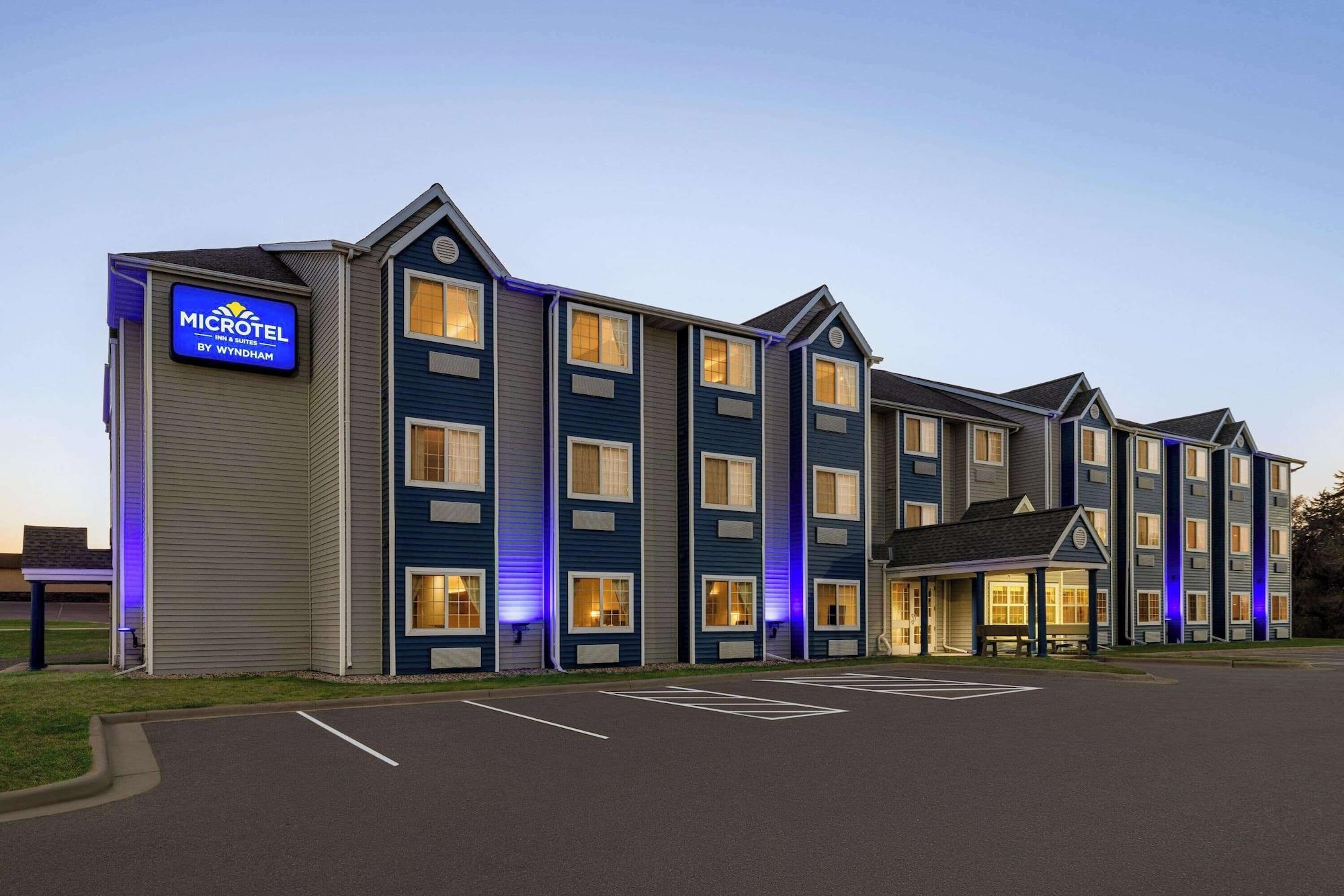 Vista Exterior Microtel Inn & Suites by Wyndham New Ulm