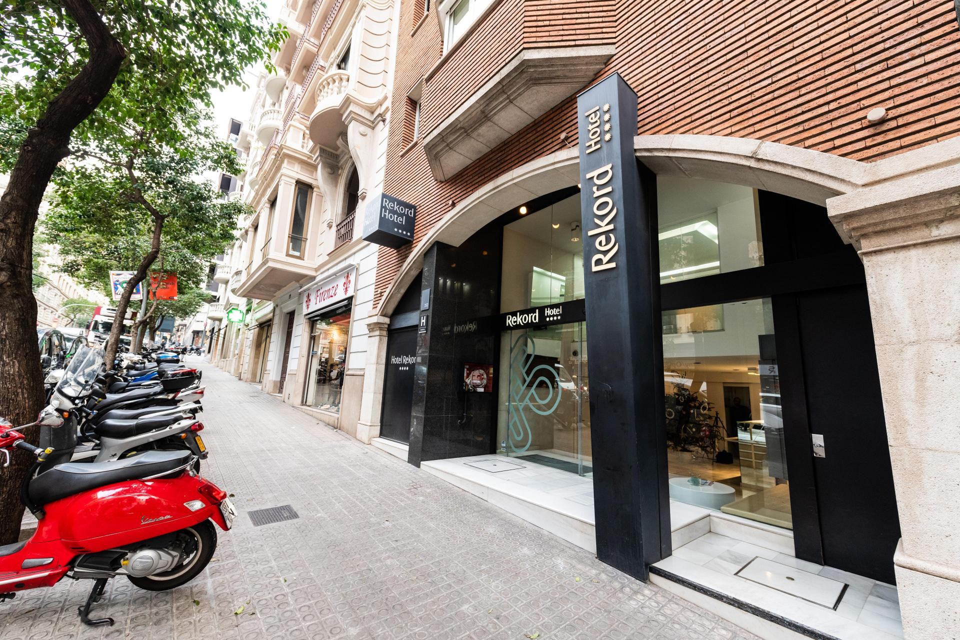 Vista Exterior Atenea Rekord Suites Barcelona