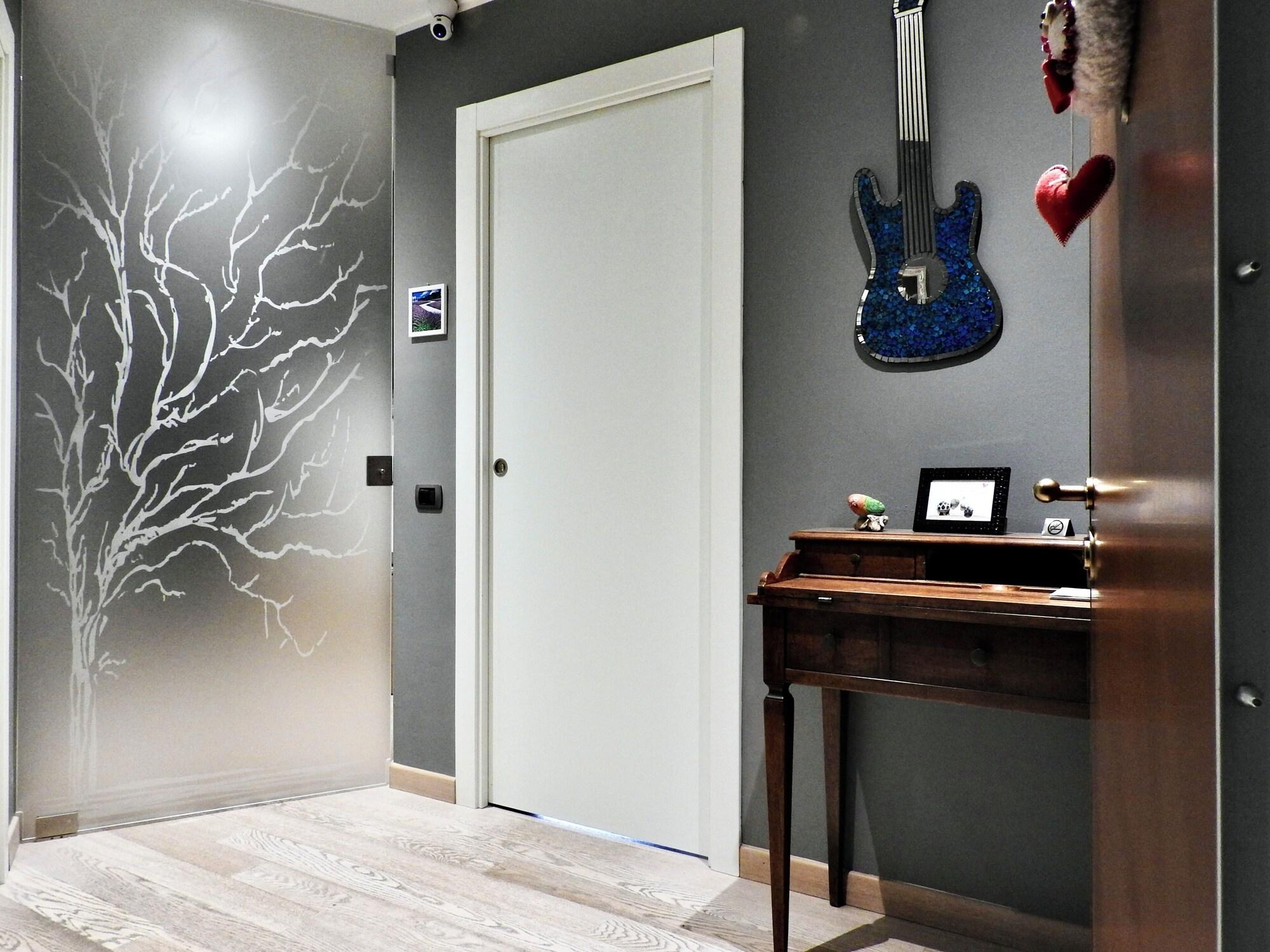 Vista Exterior Sole tra i pini - foresteria lombarda