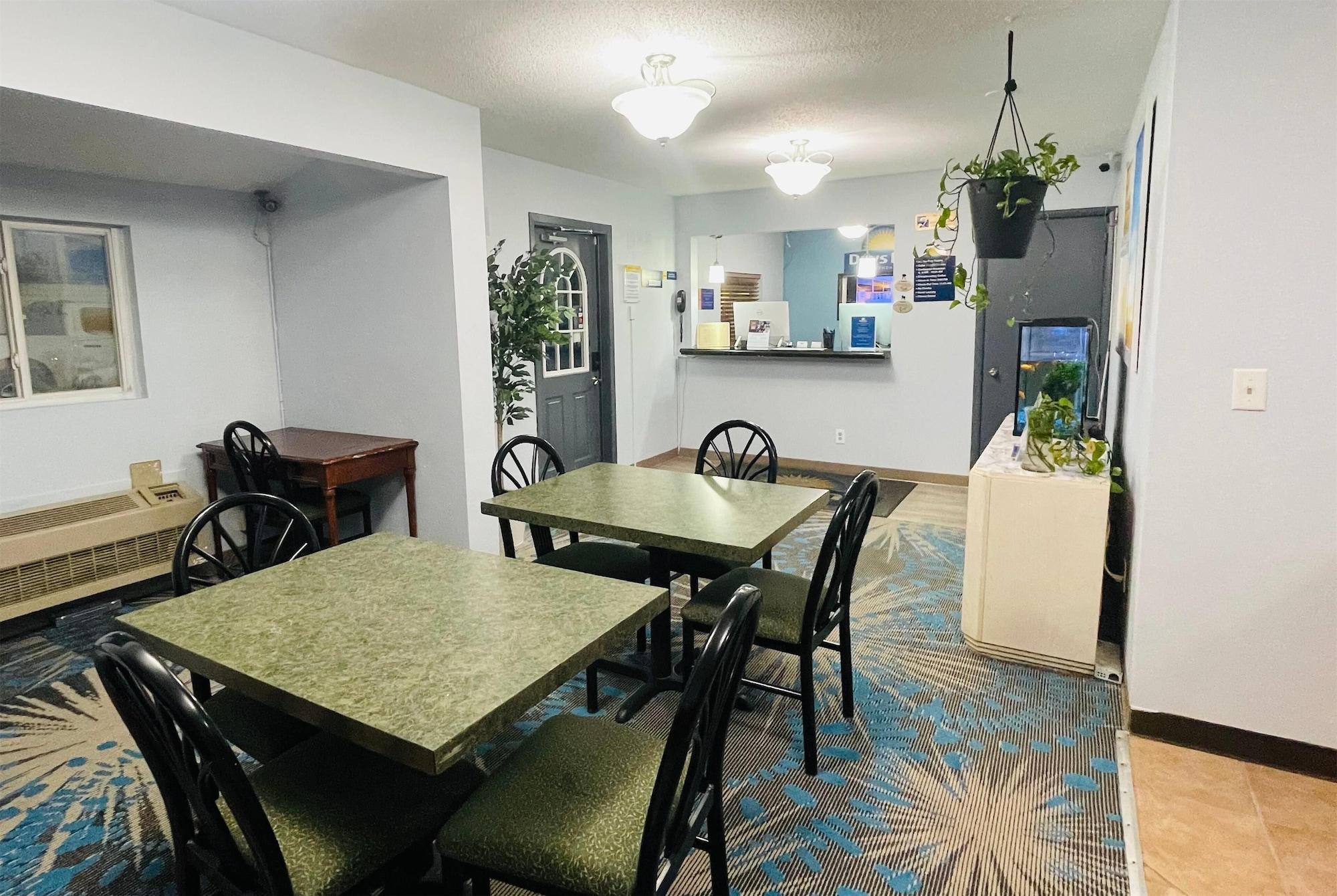 Restaurant Days Inn by Wyndham Jamestown