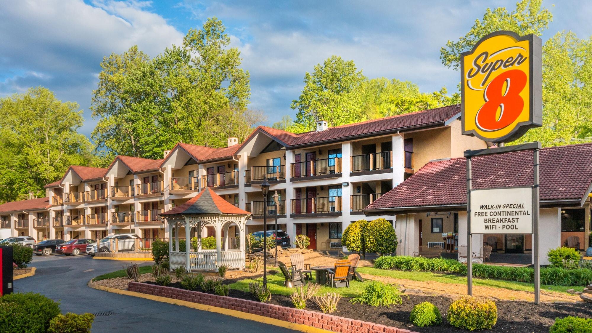 Comodidades del Alojamiento Super 8 by Wyndham Downtown Gatlinburg at Convention Center