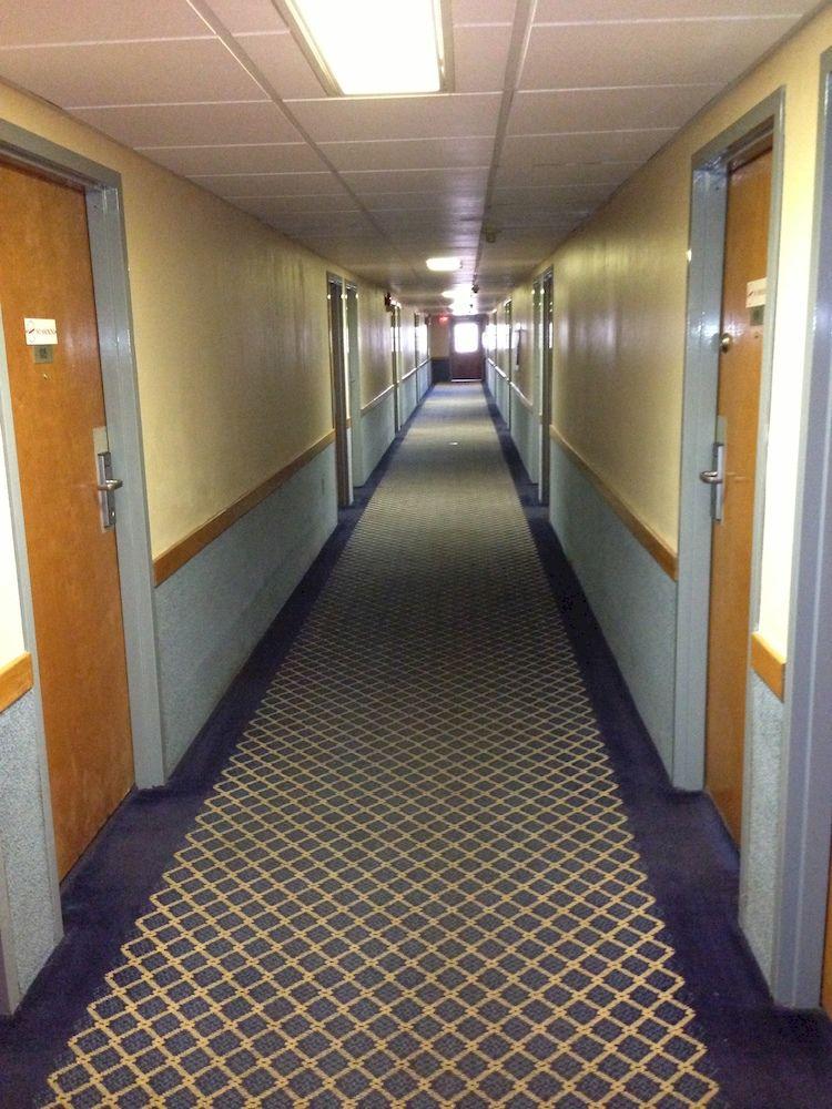 Varios Budget Host Inn