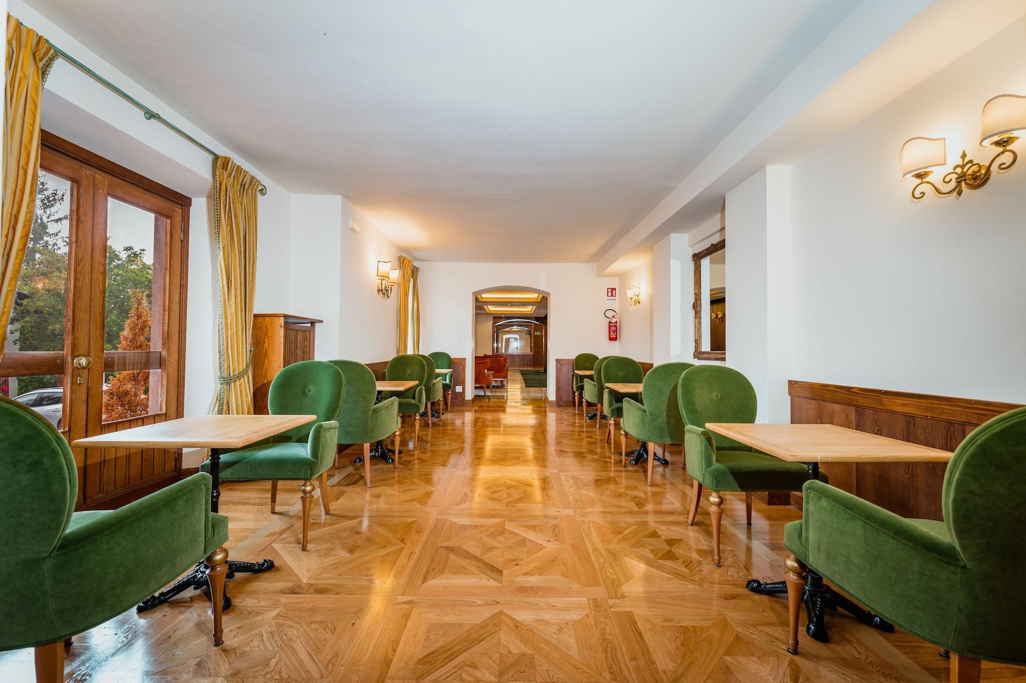 Bar/Salón Hotel Serena