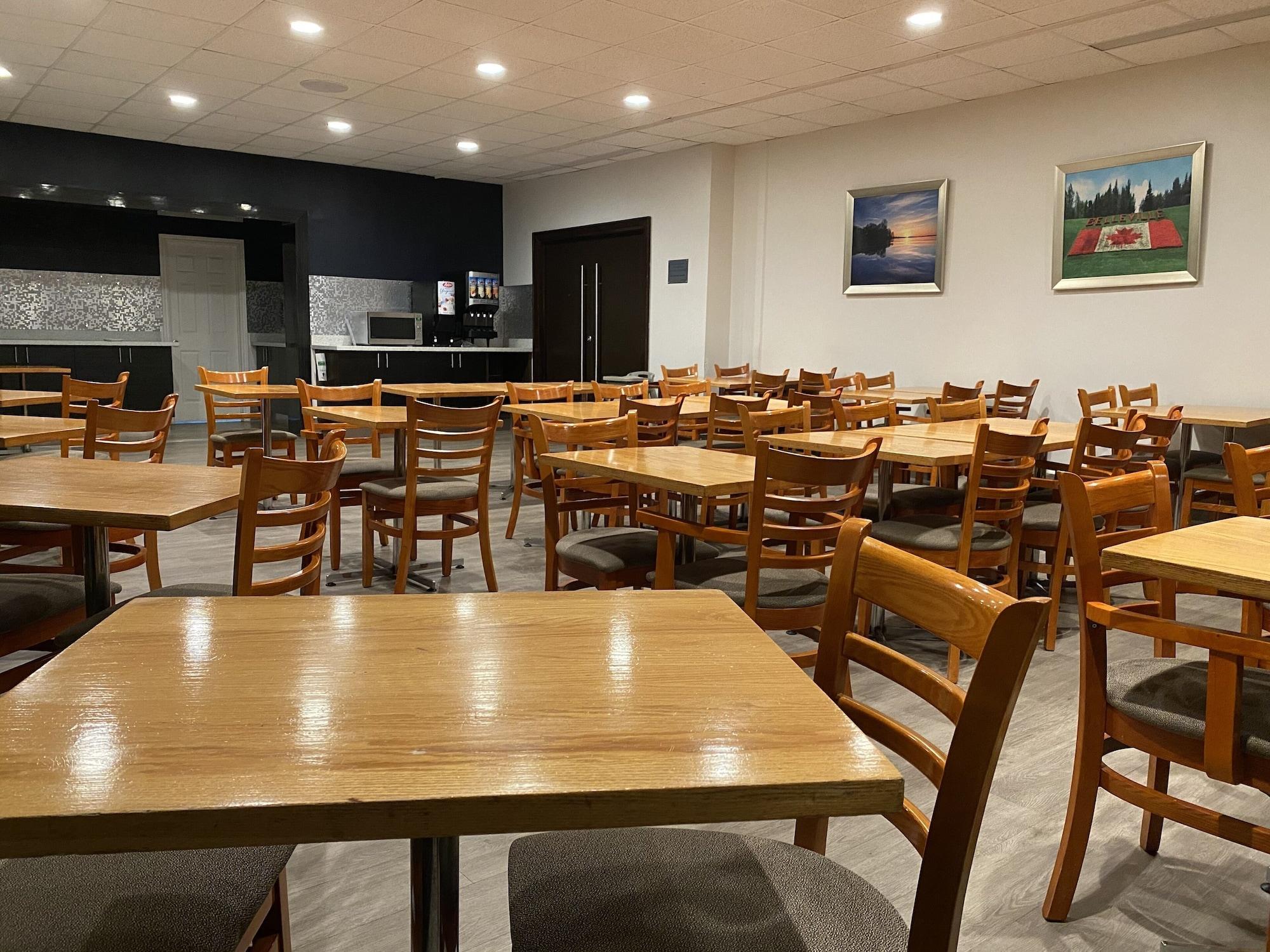 Restaurant Ramada by Wyndham Belleville Harbourview Conference Centre