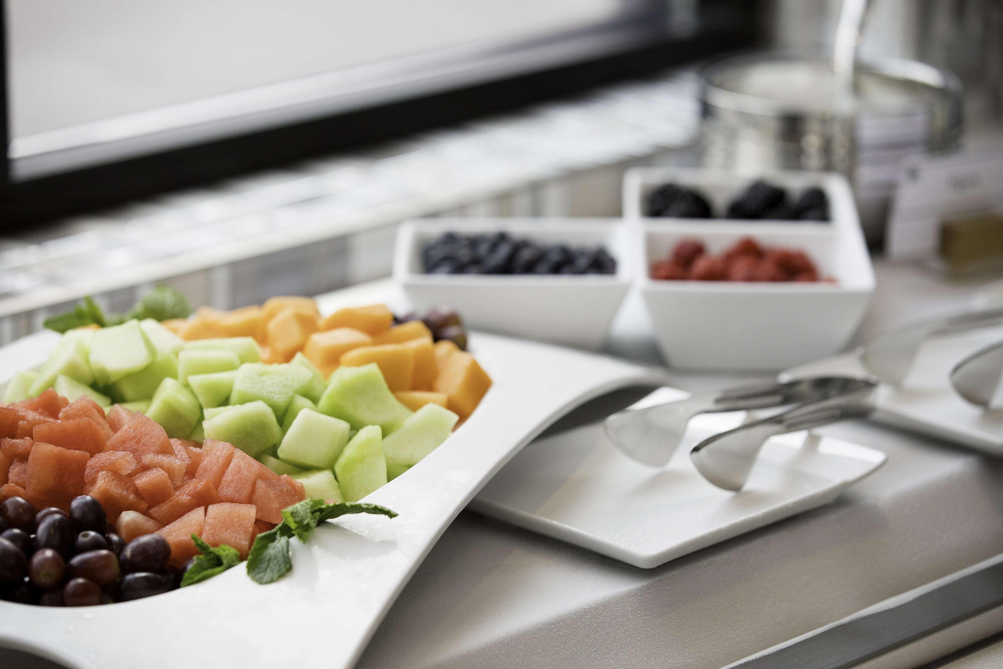 Restaurant Hilton Garden Inn Minneapolis University Area