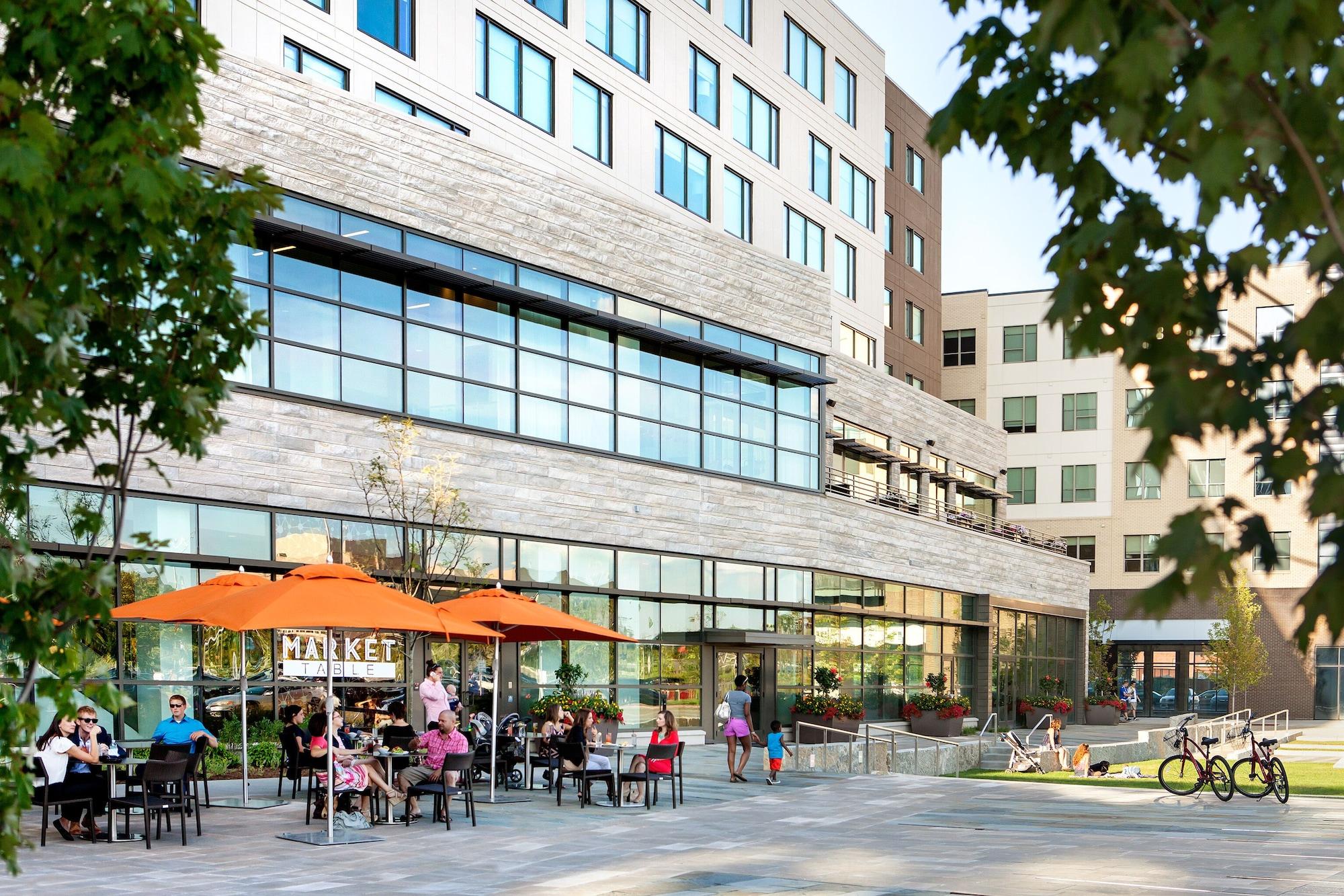 Vista Exterior The Alexander