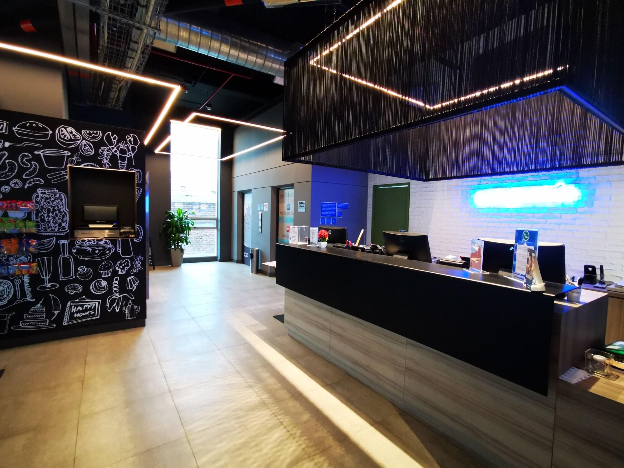 Vista Lobby ibis budget Medellín Itagüí Metro