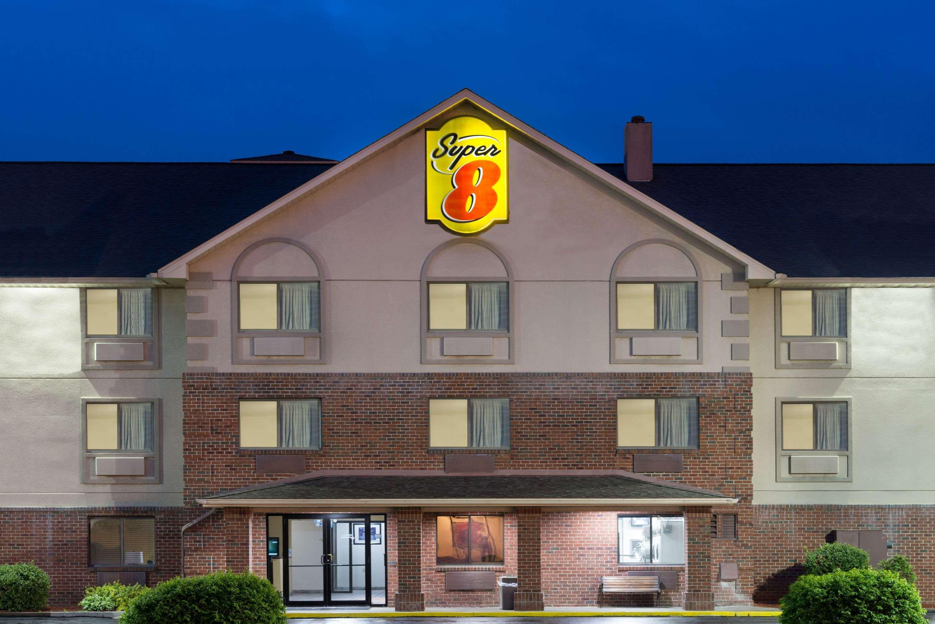 Vista Exterior Super 8 by Wyndham Morgantown