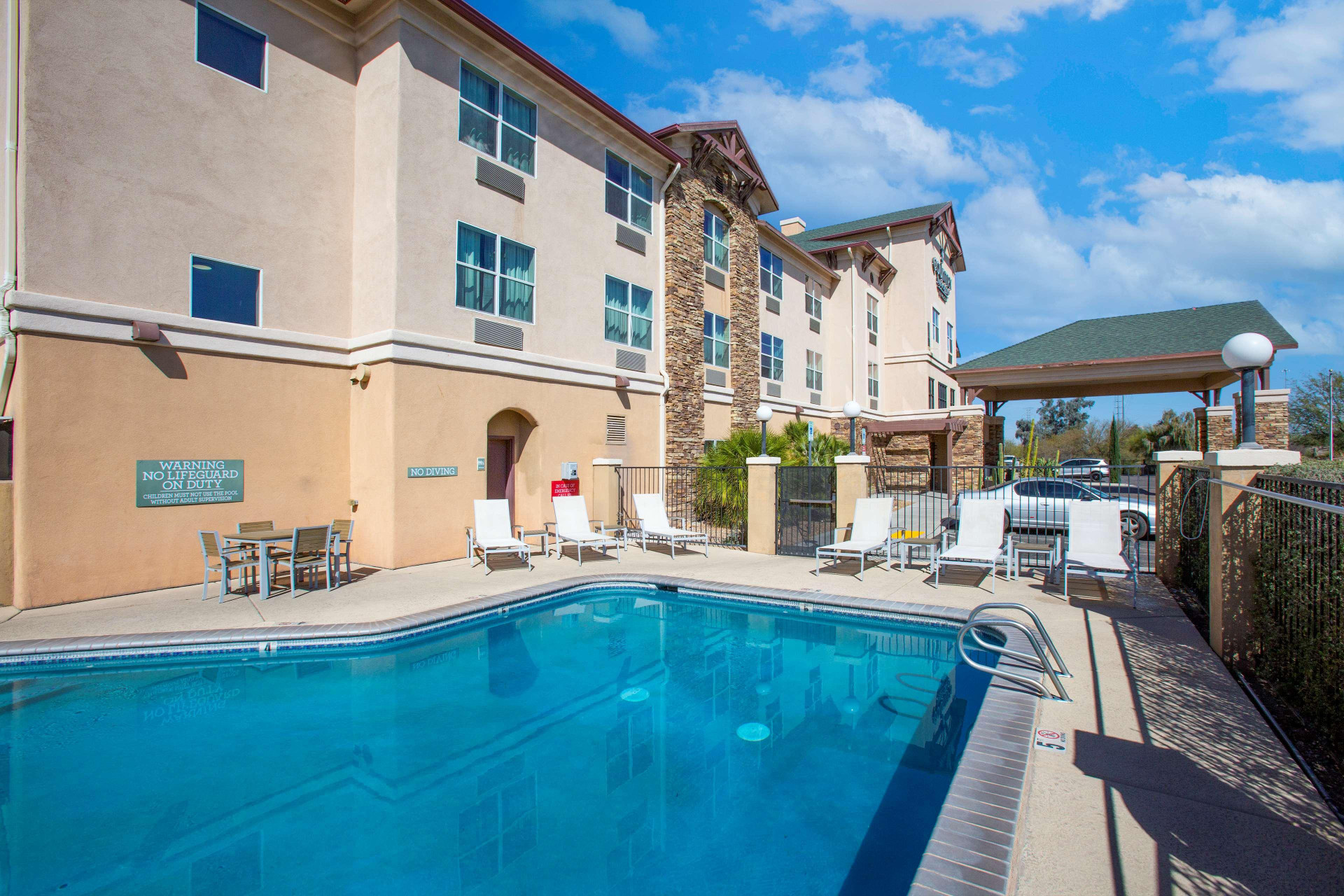 Vista Piscina Country Inn & Suites by Radisson, Tucson City Center, AZ