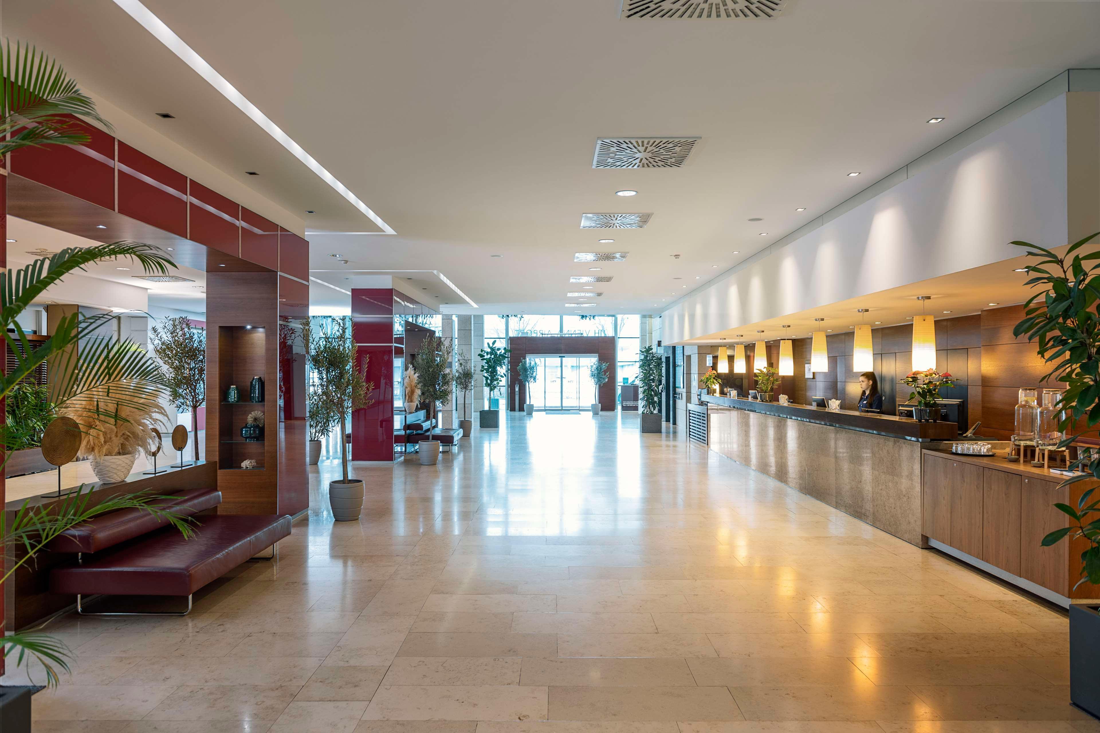 Vista Lobby NH Vienna Airport Conference Center