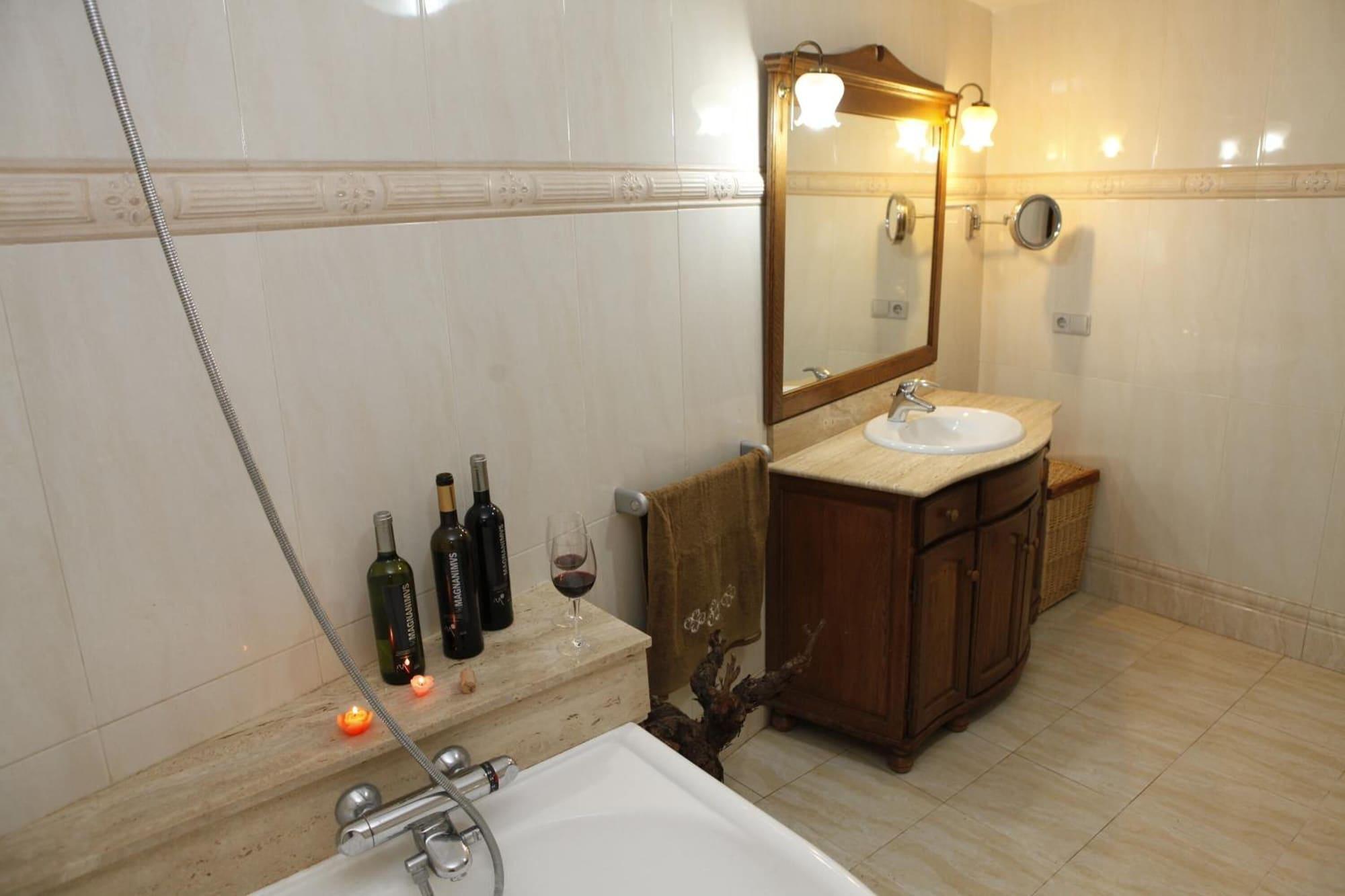 Equipamiento de Habitación Casa Rural Magnanimus