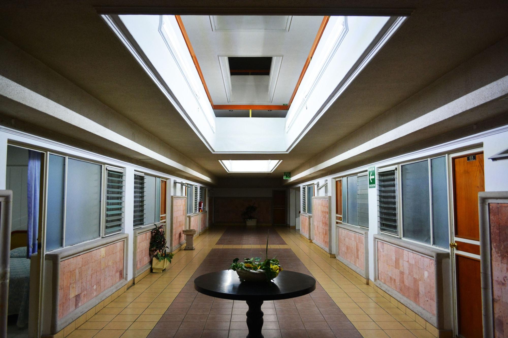 Varios Hotel Riviera