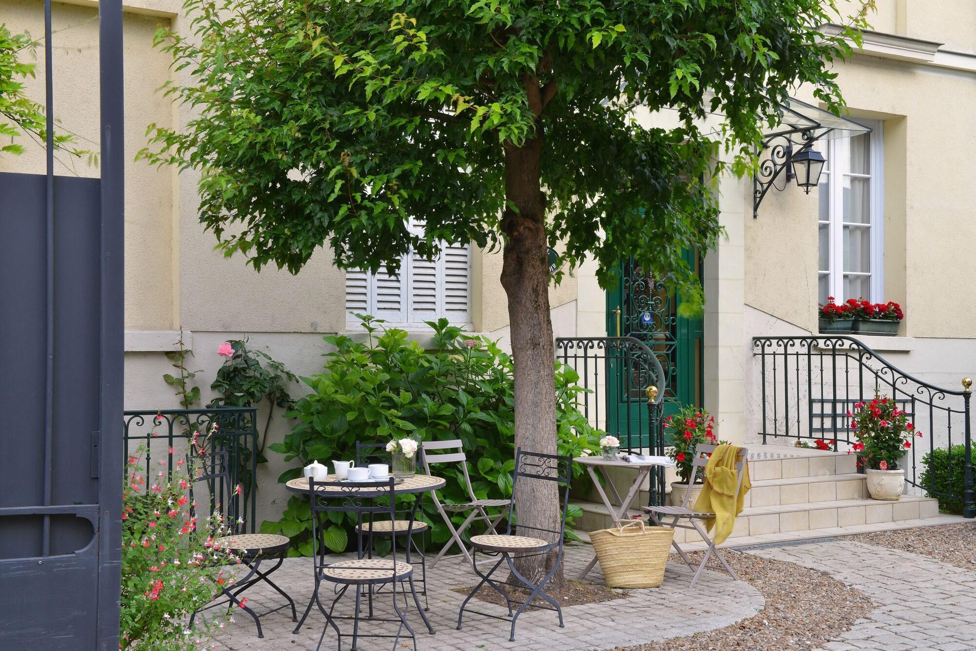 Varios Hôtel du Manoir