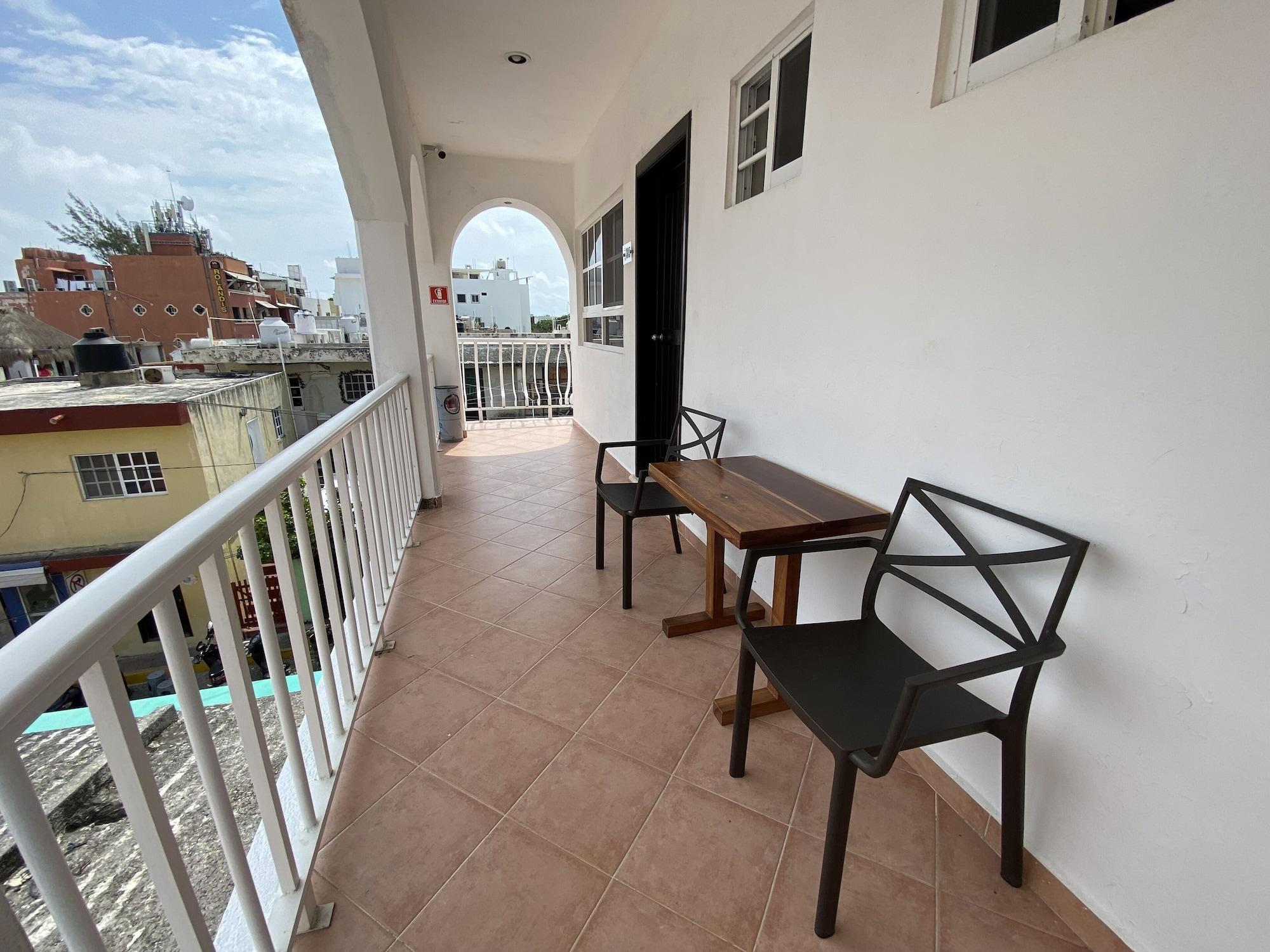 Varios Hotel Marcianito