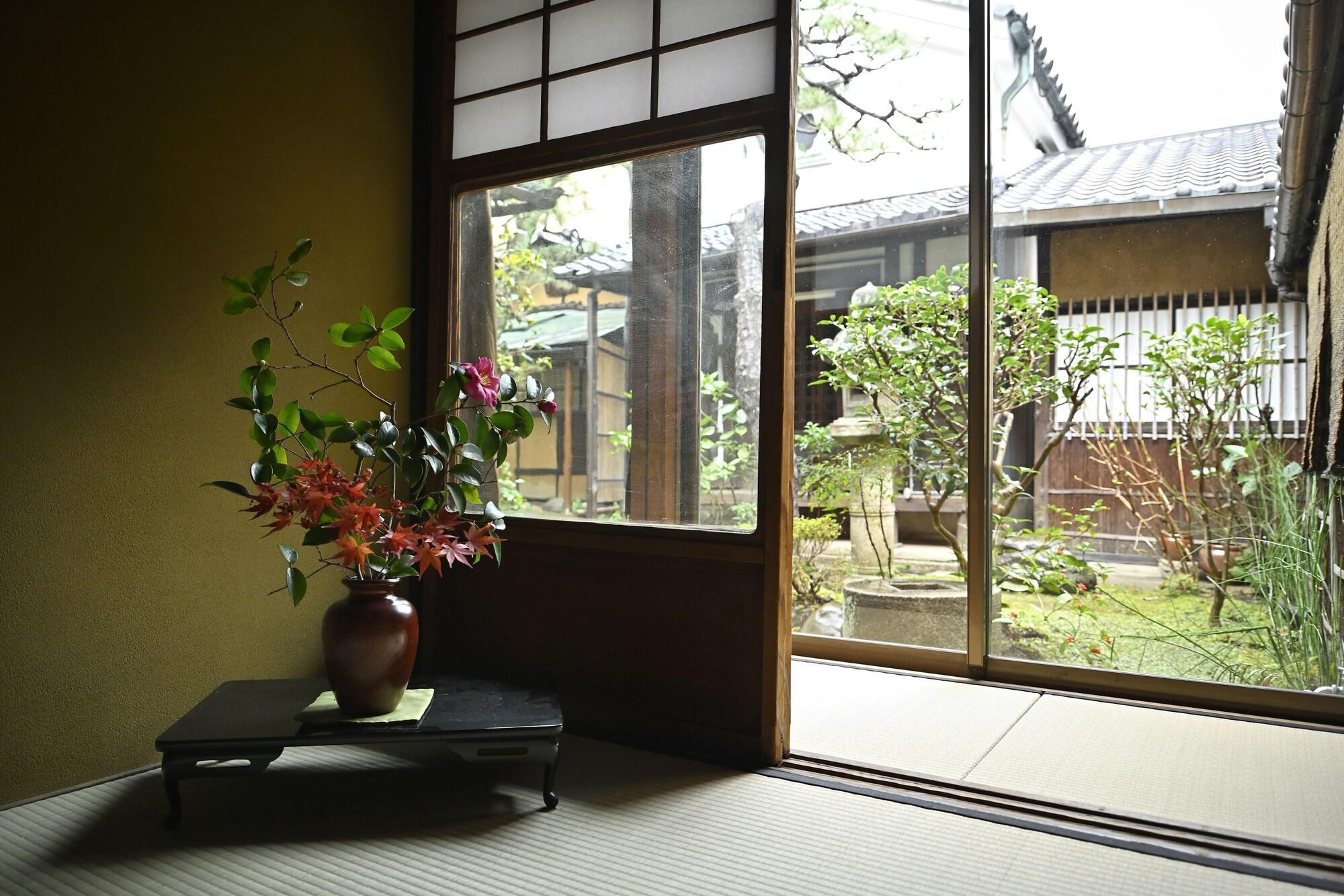 Instalaciones Recreativas Nishijin Fujita