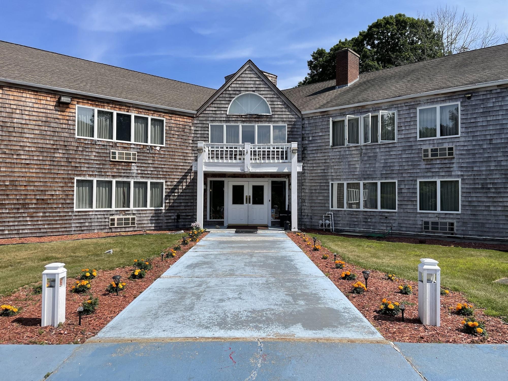 Vista Exterior Gold Star Inn & Suites