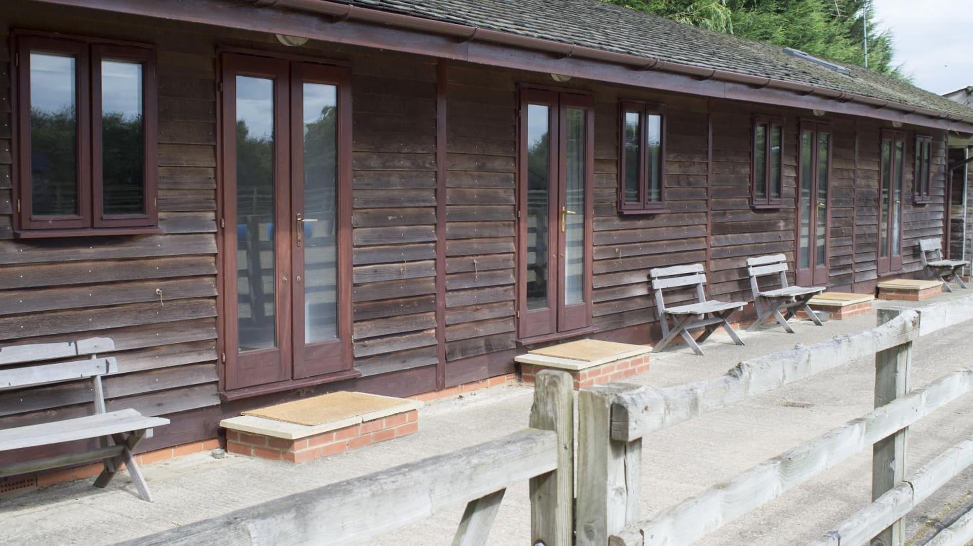 Equipamiento de Habitación Linford Stable